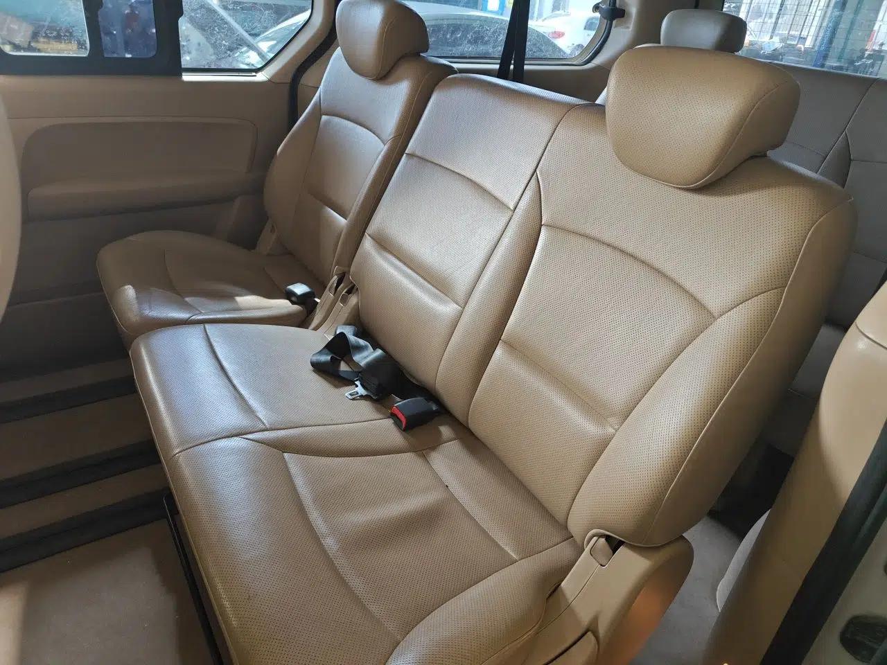 Hyundai H-1 Starex 2011 2.4L Luxury Edition — миниатюра 18