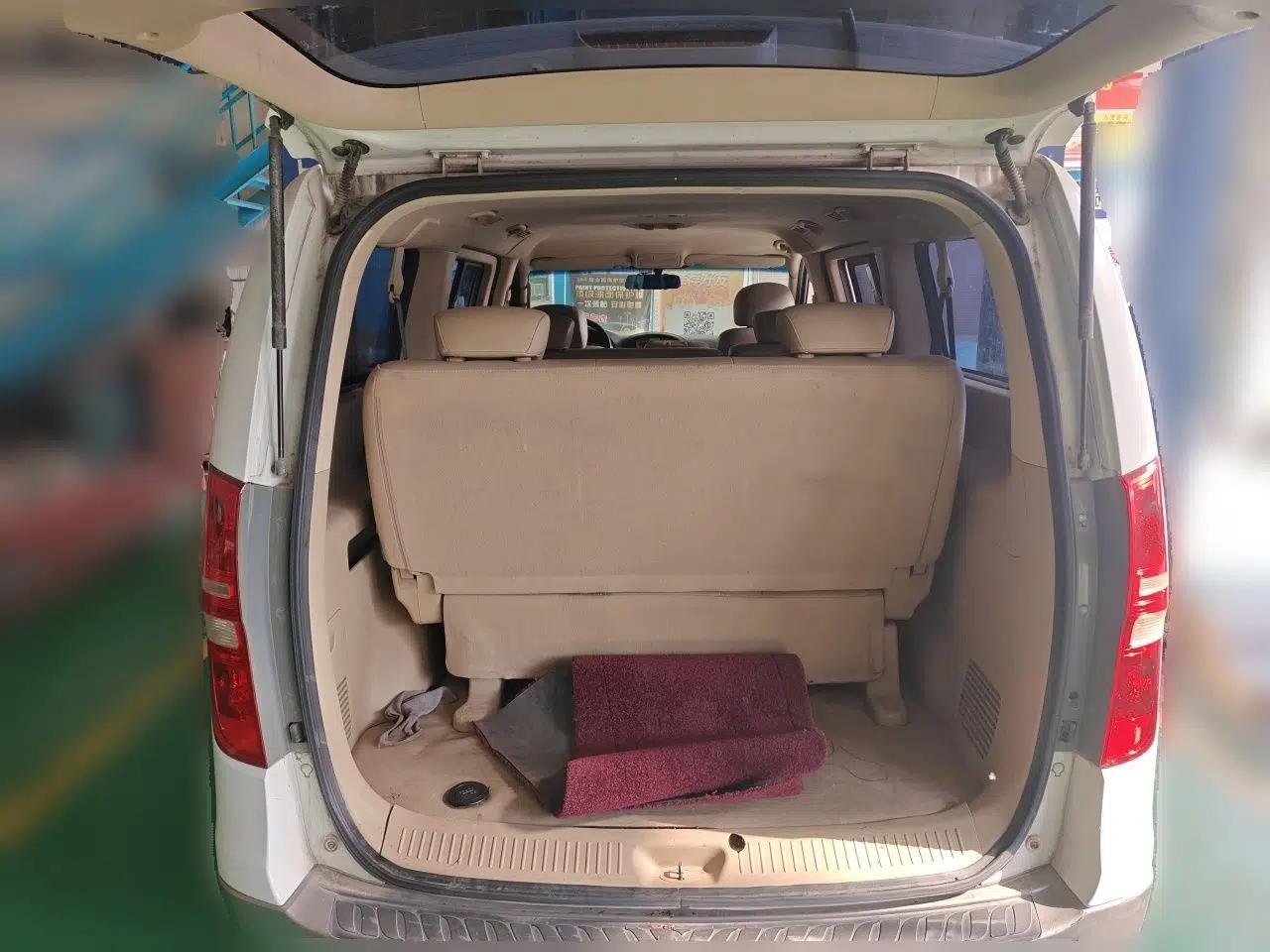 Hyundai H-1 Starex 2011 2.4L Luxury Edition — миниатюра 20