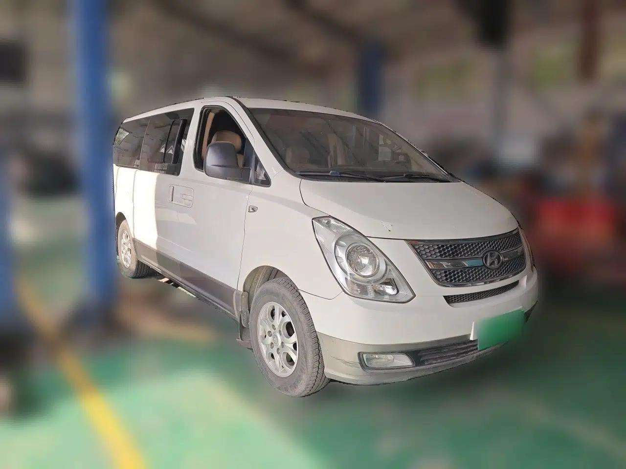 Hyundai H-1 Starex 2011 2.4L Luxury Edition — миниатюра 3