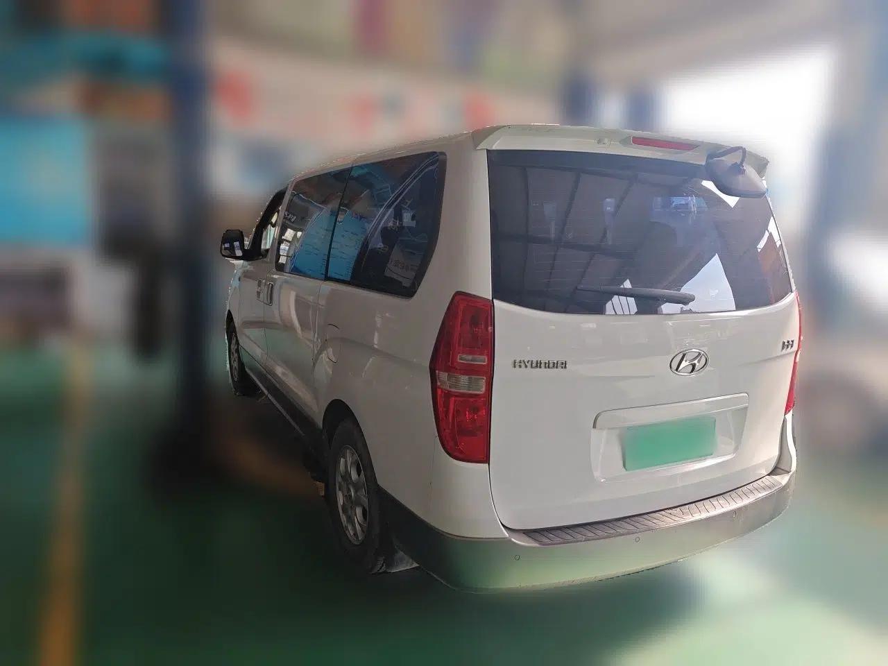 Hyundai H-1 Starex 2011 2.4L Luxury Edition — миниатюра 4