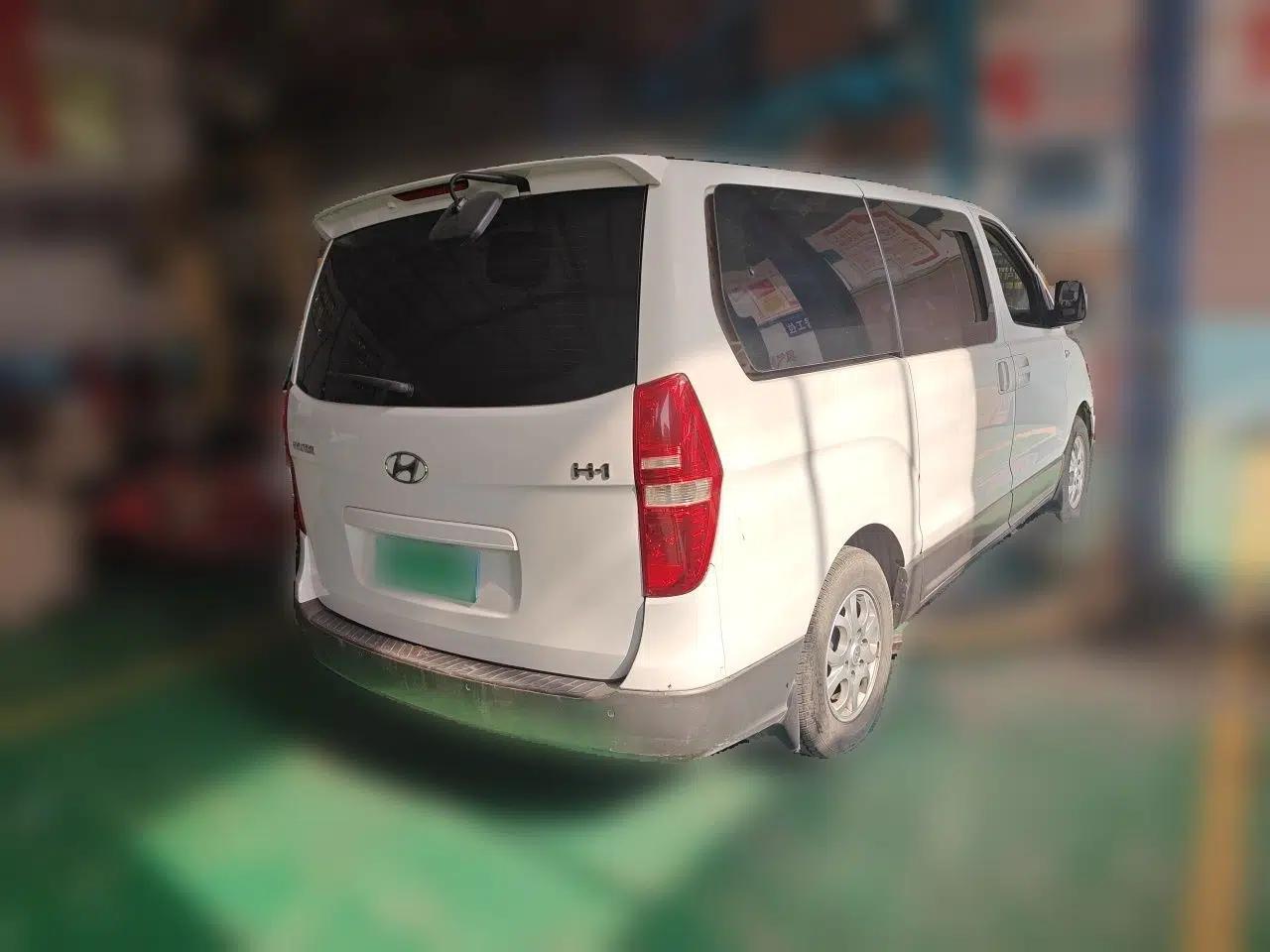Hyundai H-1 Starex 2011 2.4L Luxury Edition — миниатюра 6