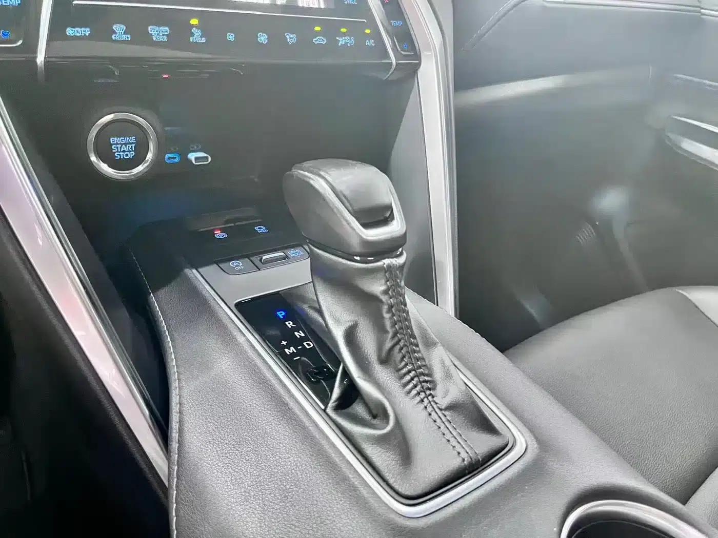 Venza 2023 2.0L CVT 2WD Luxury Edition — миниатюра 13