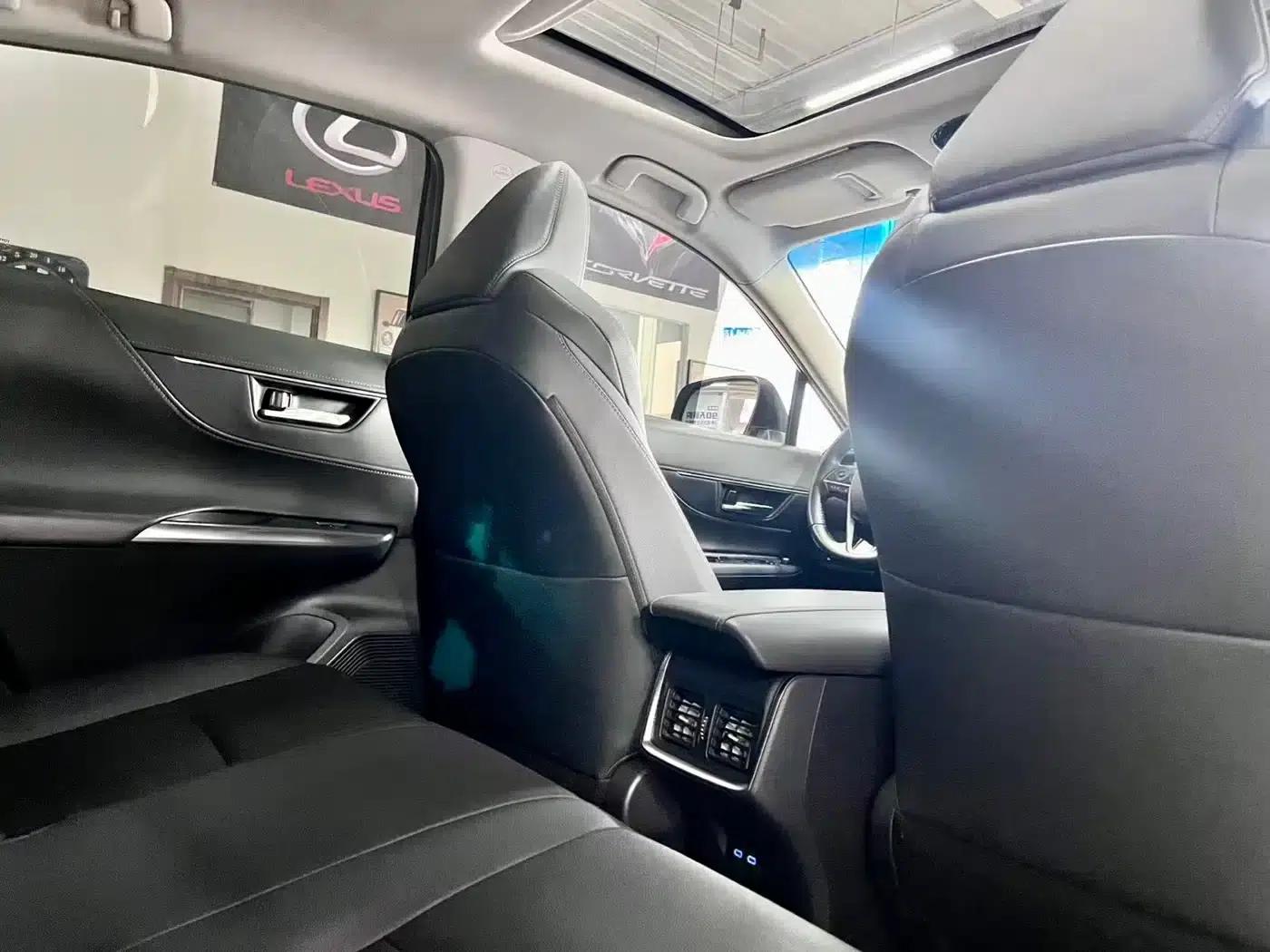 Venza 2023 2.0L CVT 2WD Luxury Edition — миниатюра 15