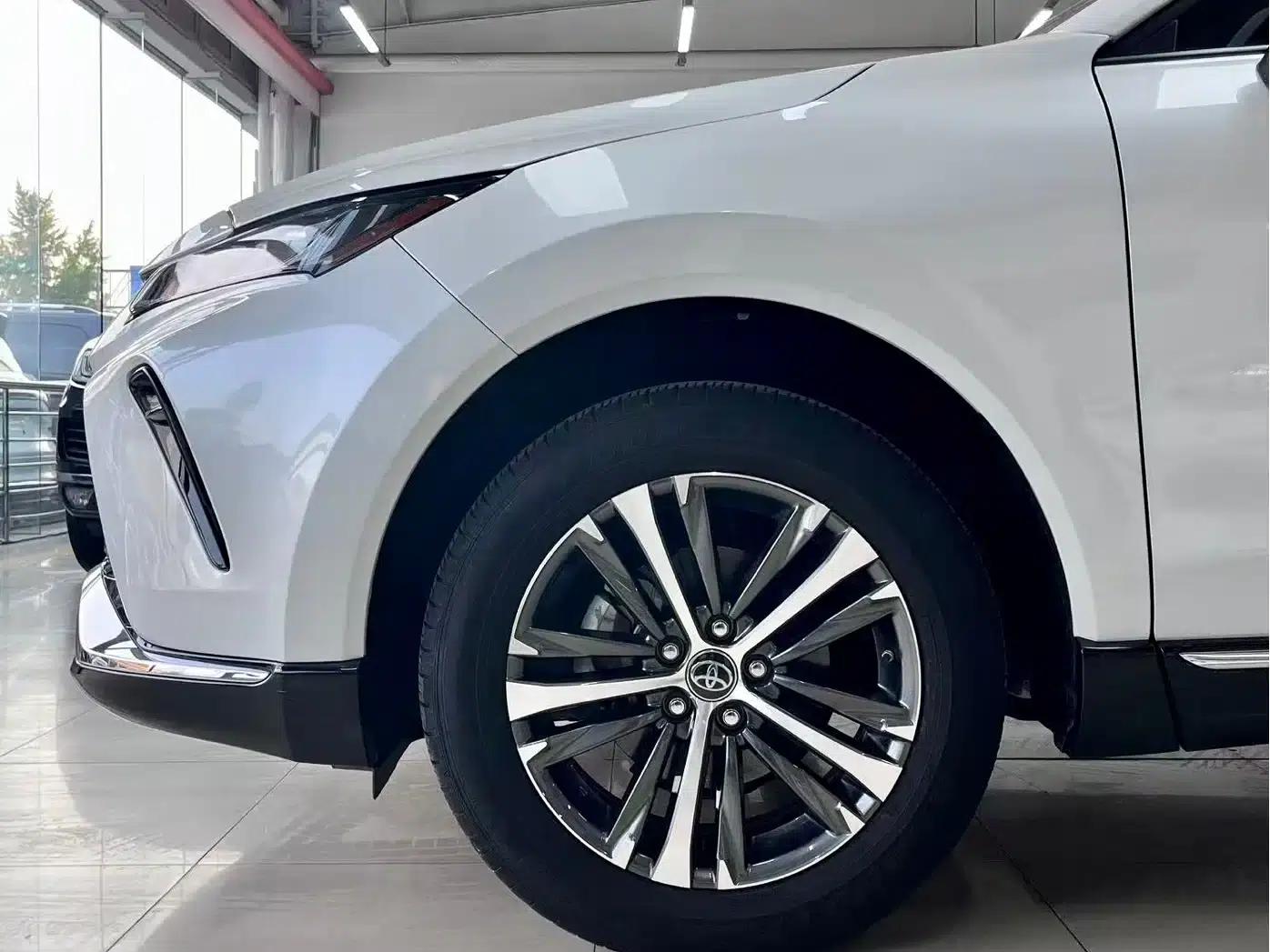 Venza 2023 2.0L CVT 2WD Luxury Edition — миниатюра 18