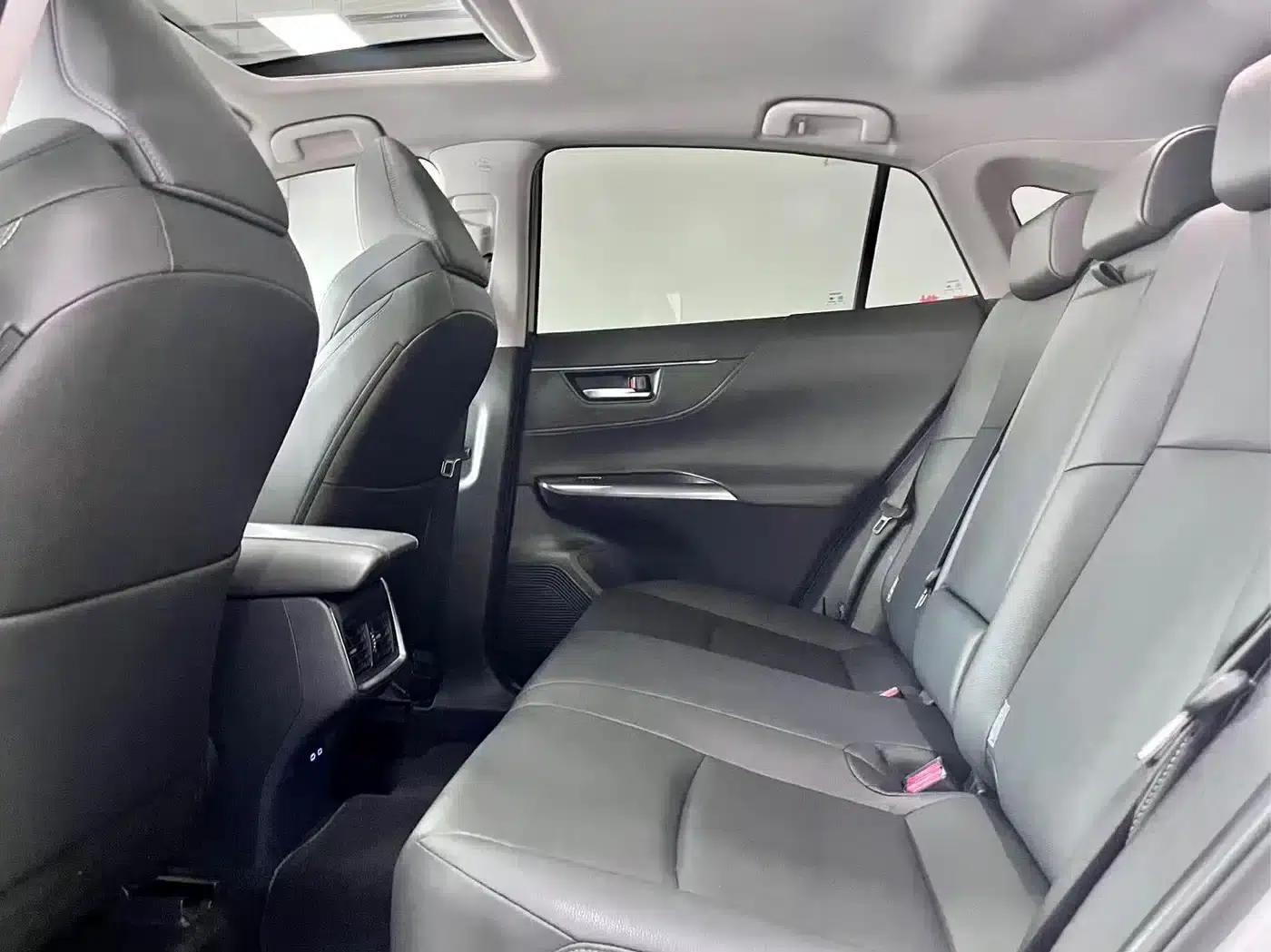 Venza 2023 2.0L CVT 2WD Luxury Edition — миниатюра 20