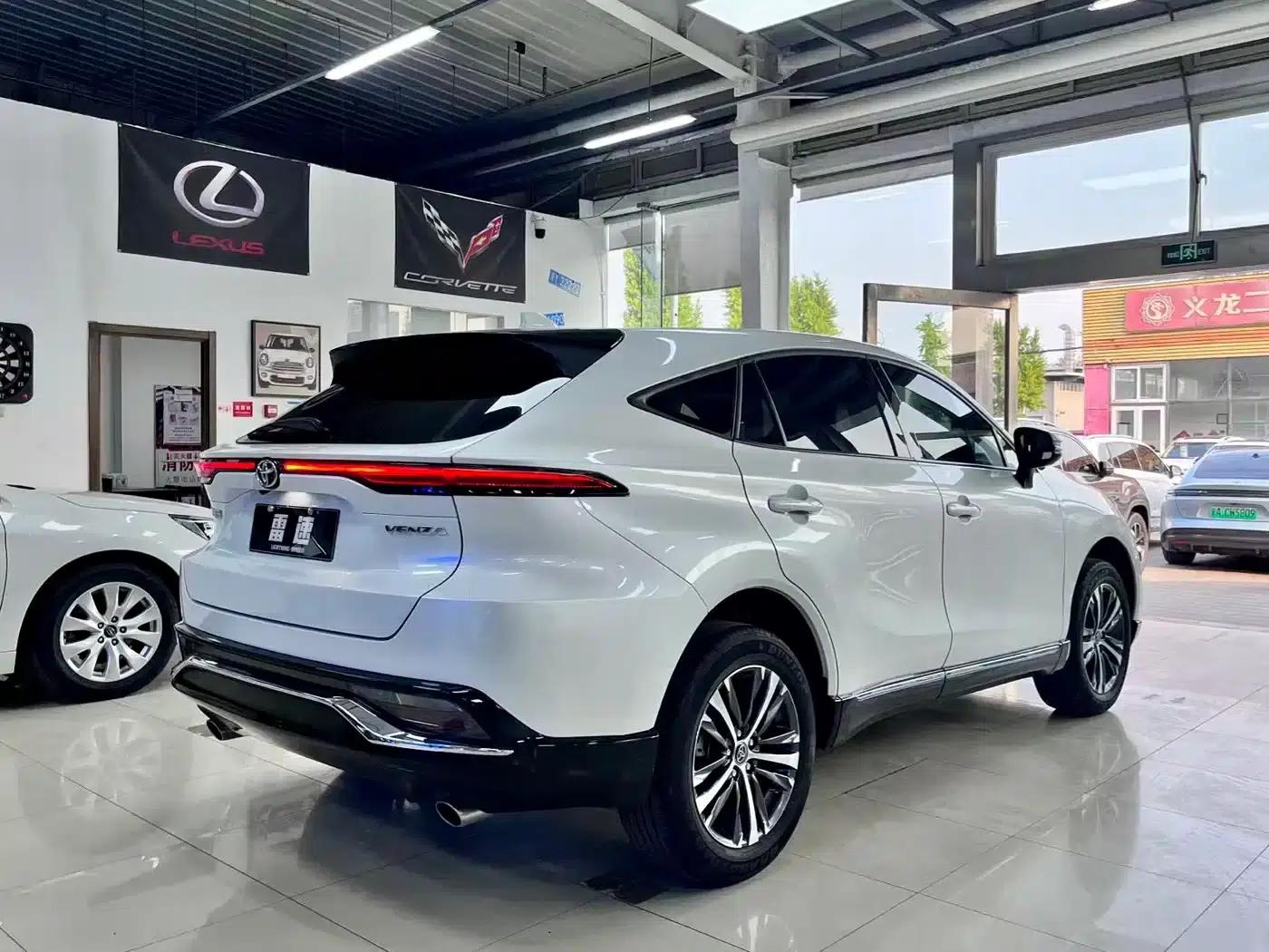 Venza 2023 2.0L CVT 2WD Luxury Edition — миниатюра 21
