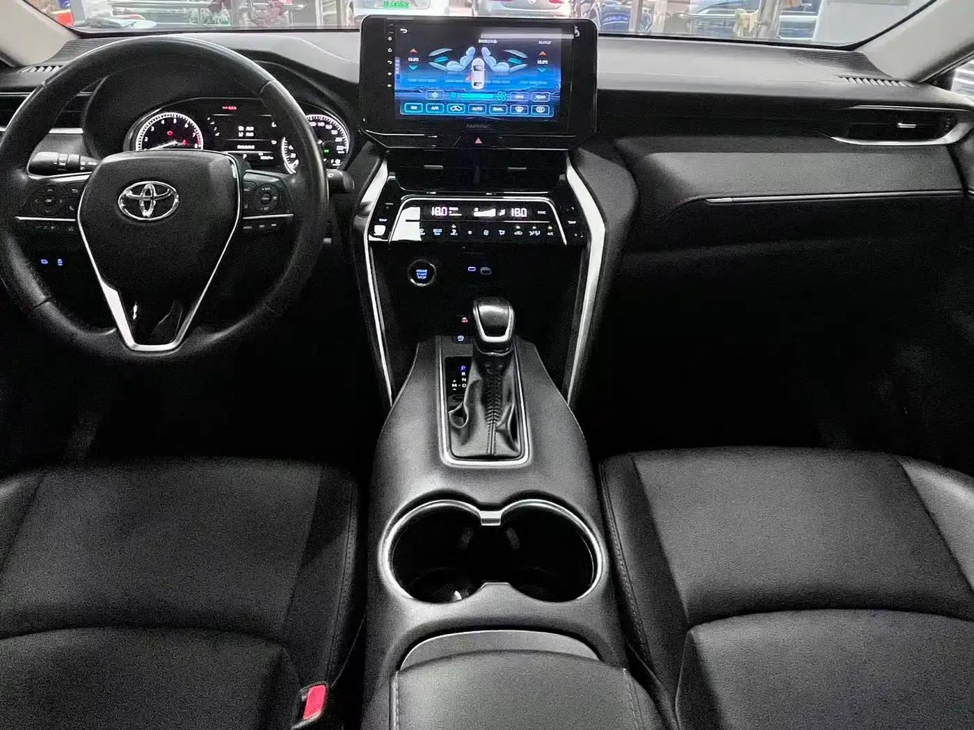 Venza 2023 2.0L CVT 2WD Luxury Edition — миниатюра 5