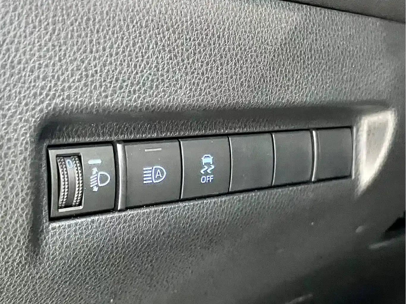 Venza 2023 2.0L CVT 2WD Luxury Edition — миниатюра 6