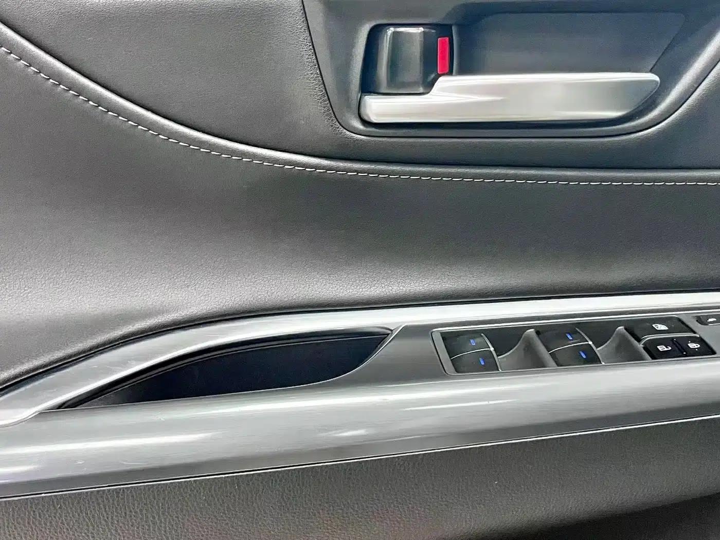 Venza 2023 2.0L CVT 2WD Luxury Edition — миниатюра 8