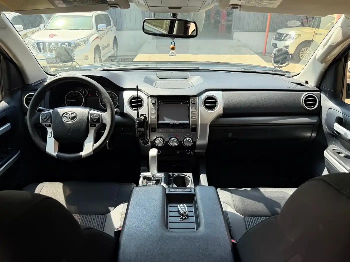 2014 Tundra 5.7L Automatic — миниатюра 12