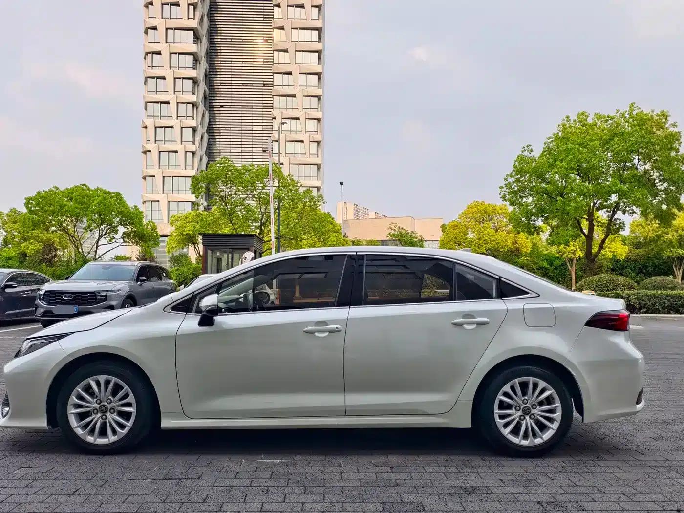2021 Avalon 2.0L Luxury Edition — миниатюра 4