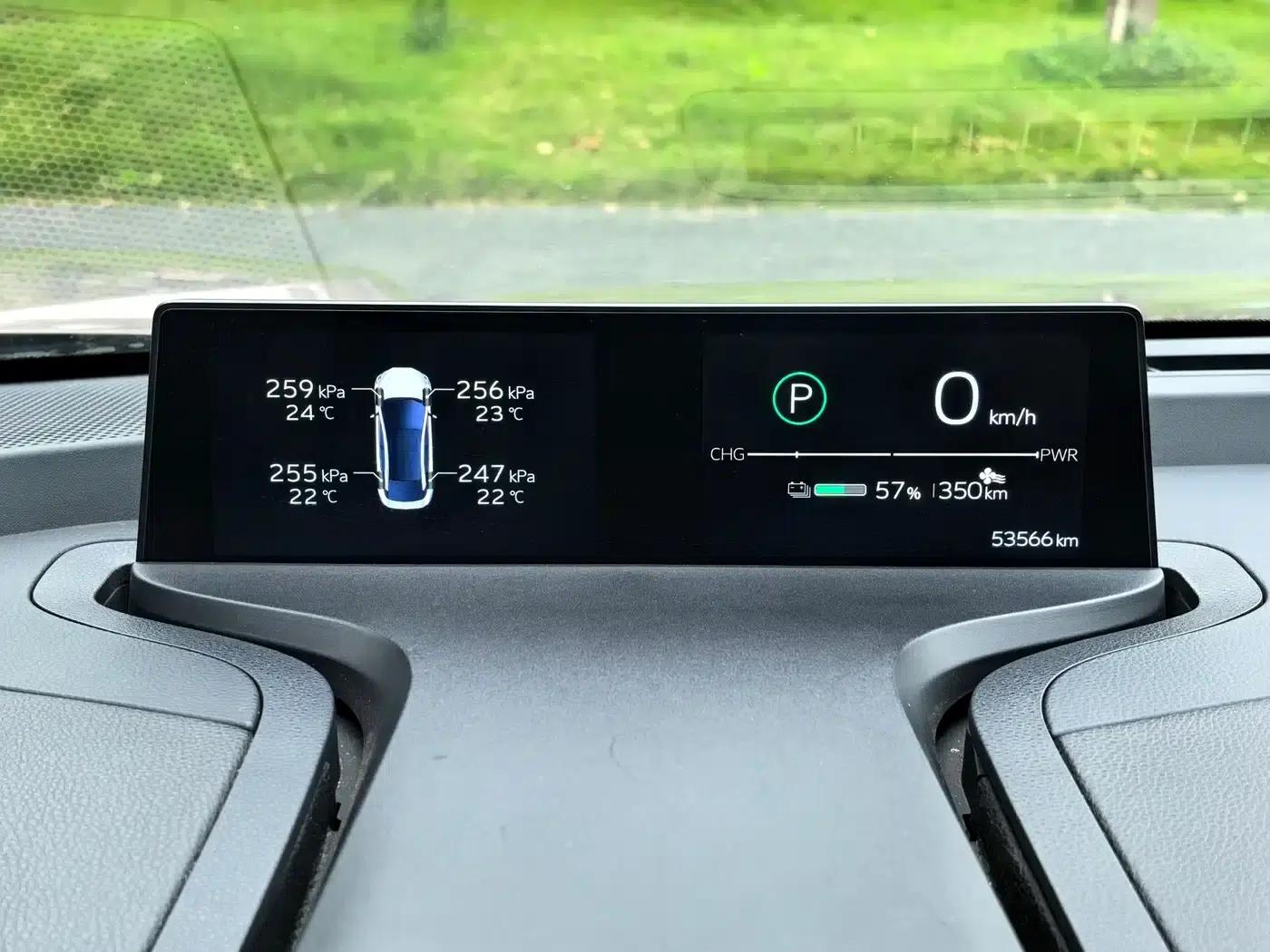Toyota bZ3 2023 model, 616km long range Premium — миниатюра 12
