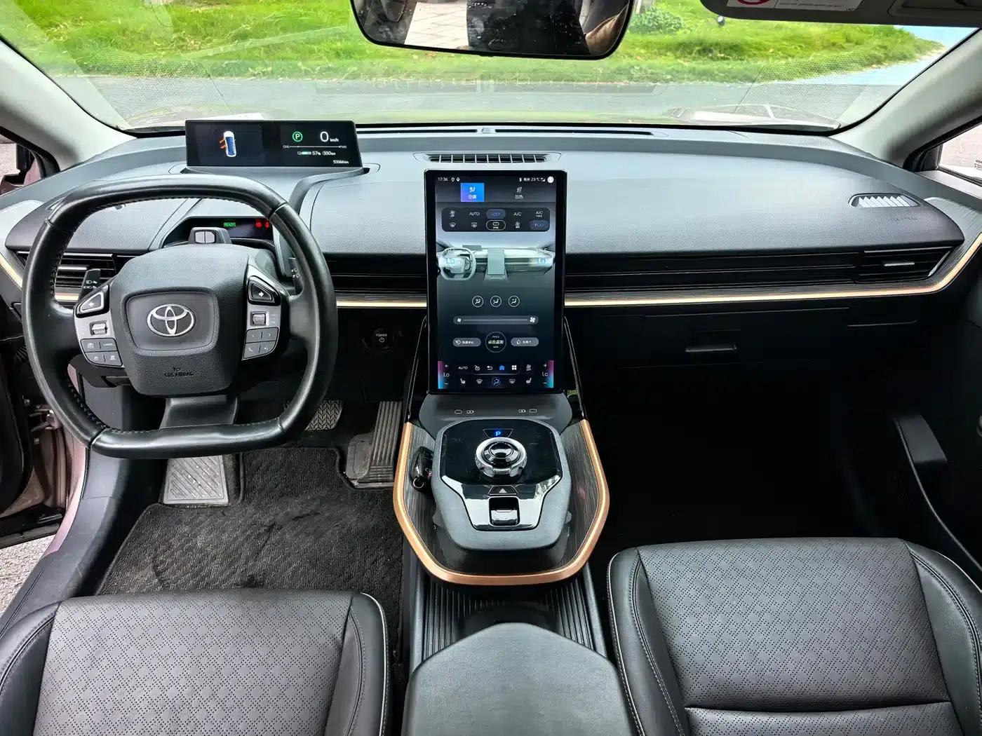 Toyota bZ3 2023 model, 616km long range Premium — миниатюра 5