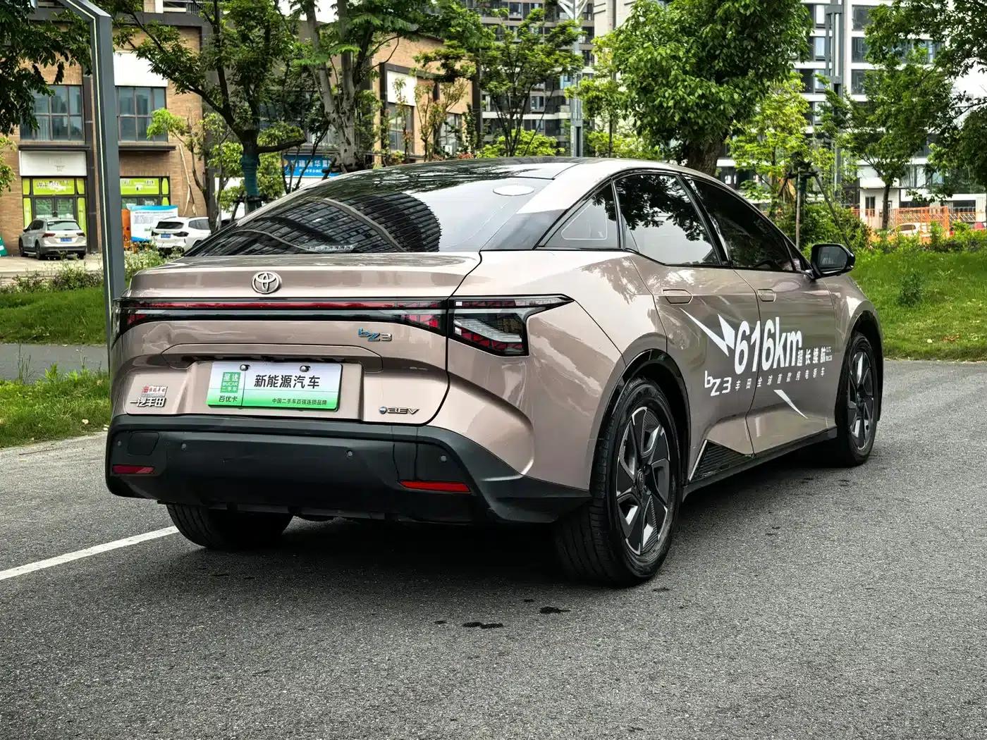Toyota bZ3 2023 model, 616km long range Premium — миниатюра 8