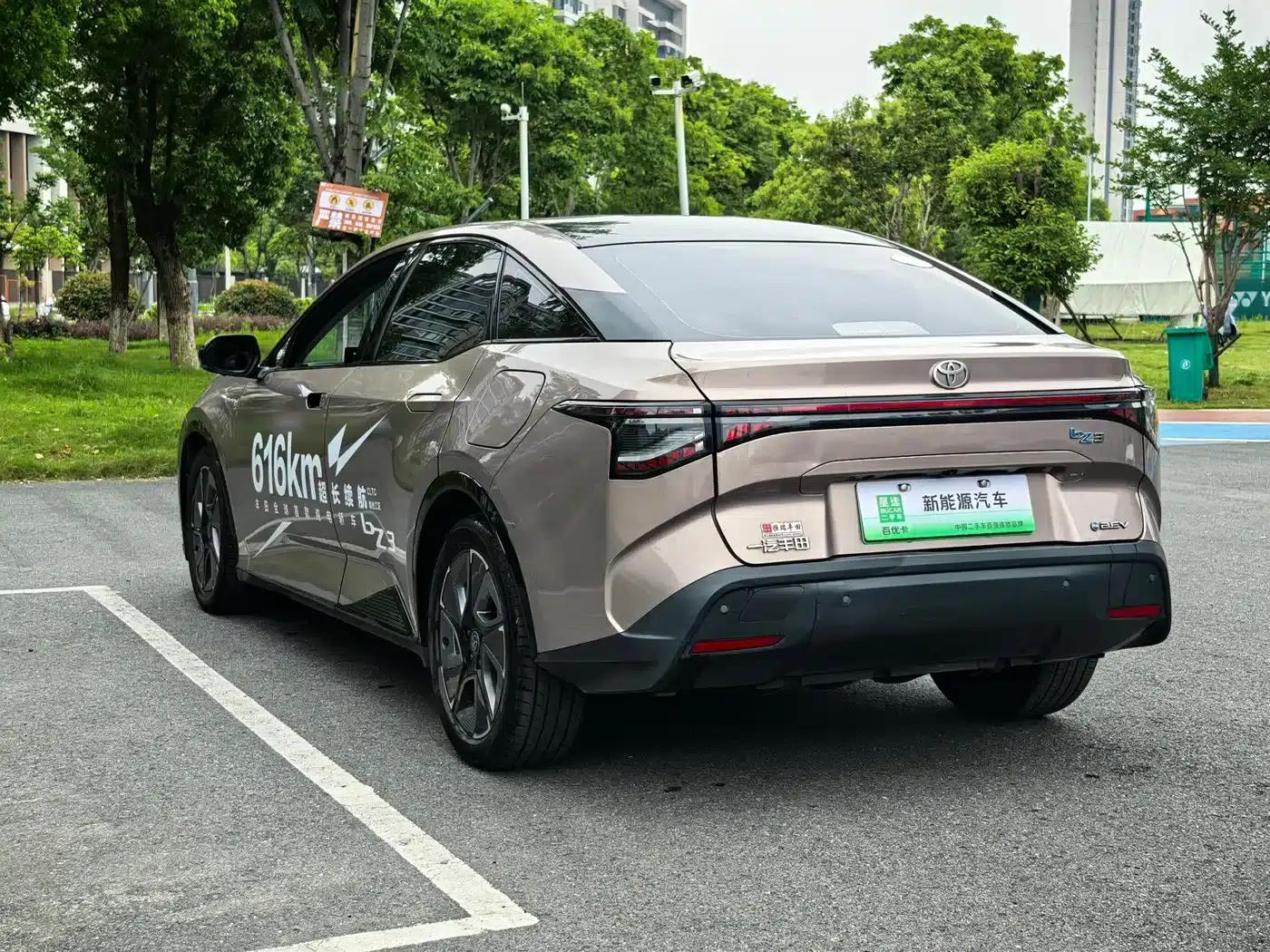 Toyota bZ3 2023 model, 616km long range Premium — миниатюра 10