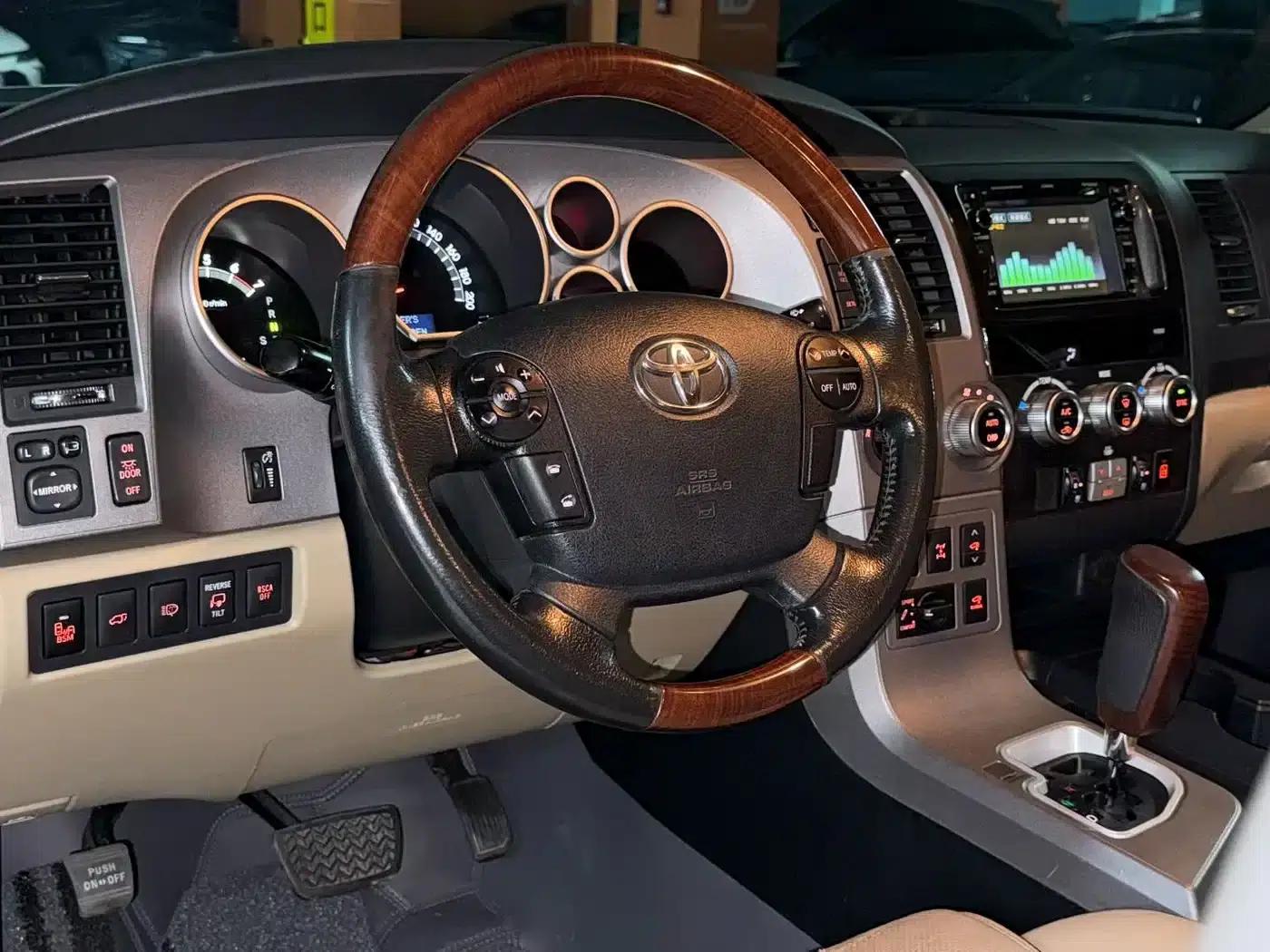 Sequoia 2010 5.7 Platinum Edition — миниатюра 4