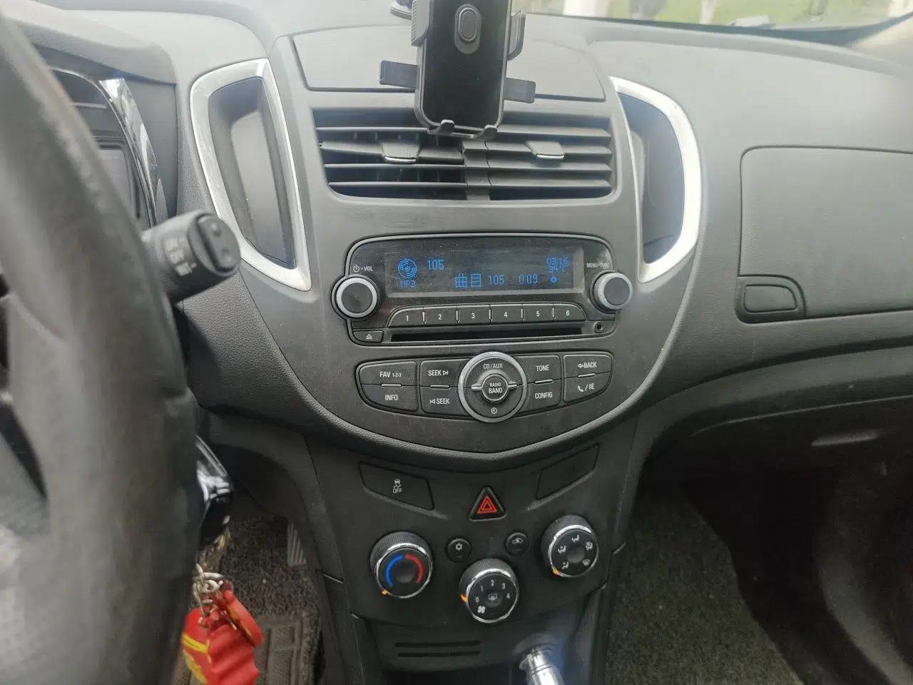 Chevrolet Trax 2016 1.4T Automatic Two-Wheel Drive Comfort Version with Sunroof — миниатюра 14