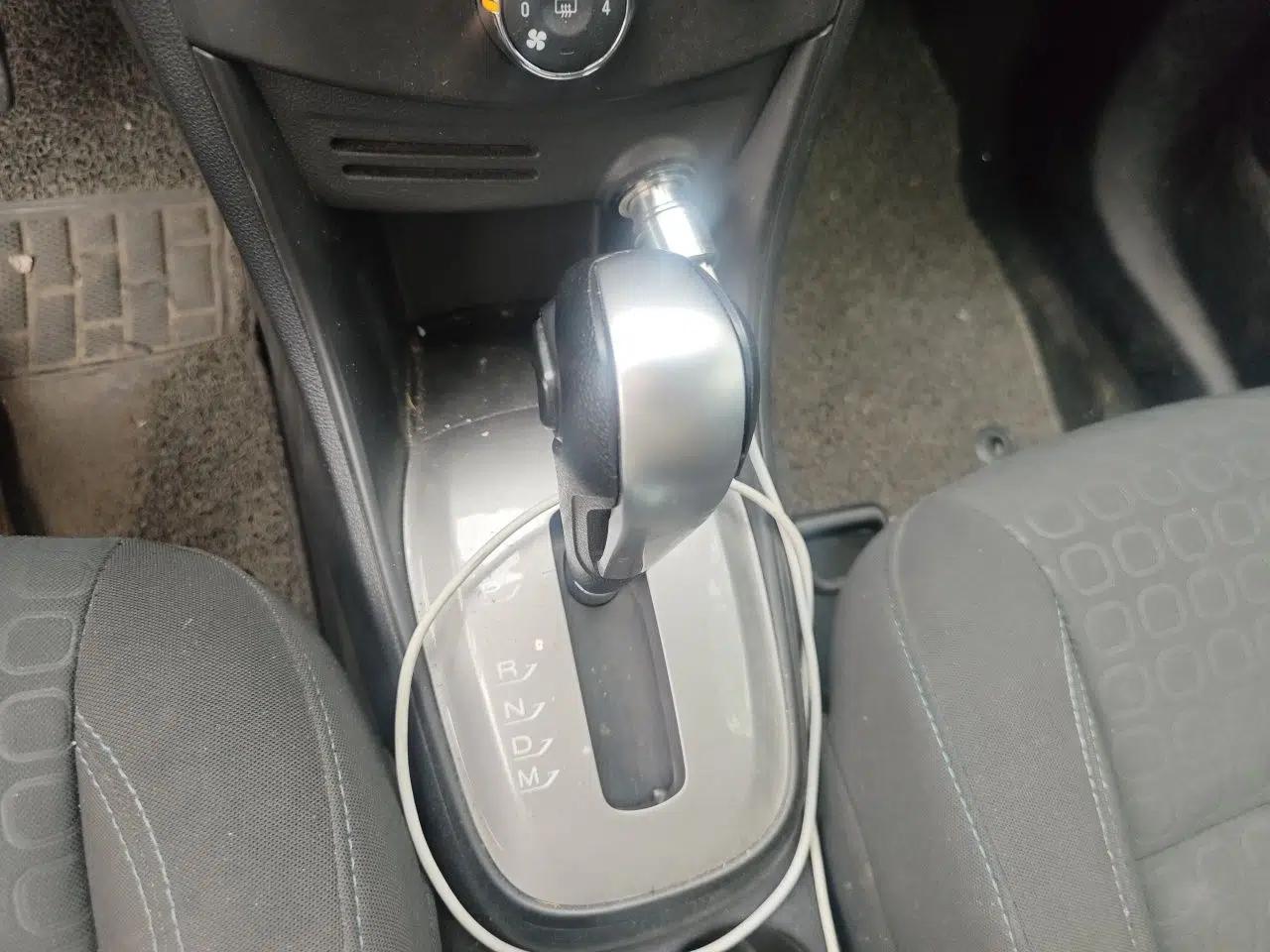 Chevrolet Trax 2016 1.4T Automatic Two-Wheel Drive Comfort Version with Sunroof — миниатюра 15