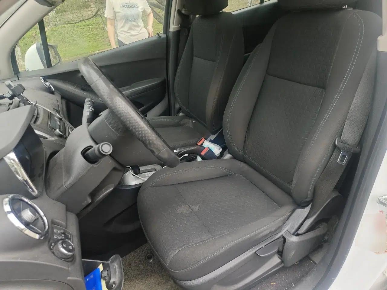 Chevrolet Trax 2016 1.4T Automatic Two-Wheel Drive Comfort Version with Sunroof — миниатюра 16