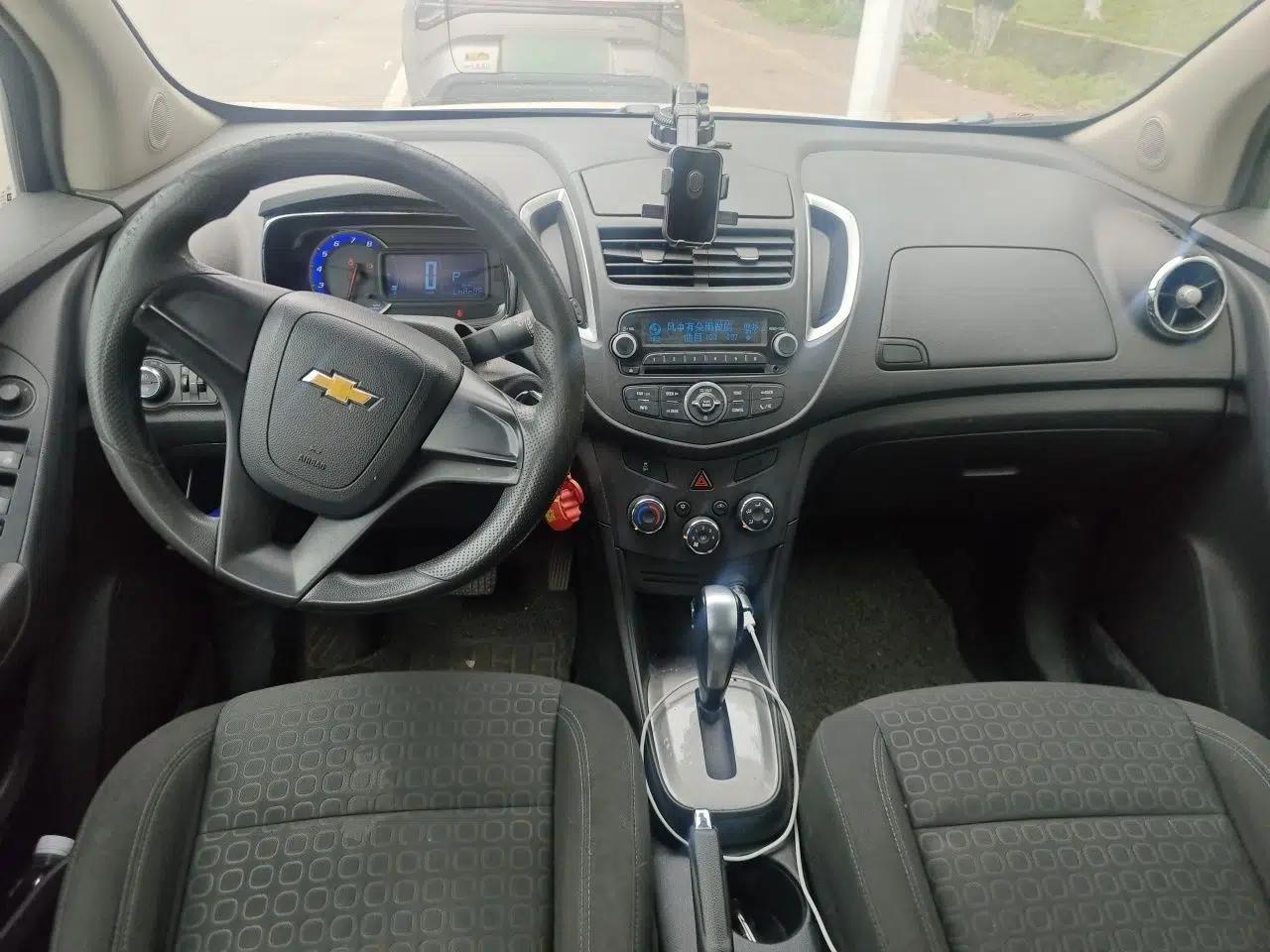 Chevrolet Trax 2016 1.4T Automatic Two-Wheel Drive Comfort Version with Sunroof — миниатюра 10