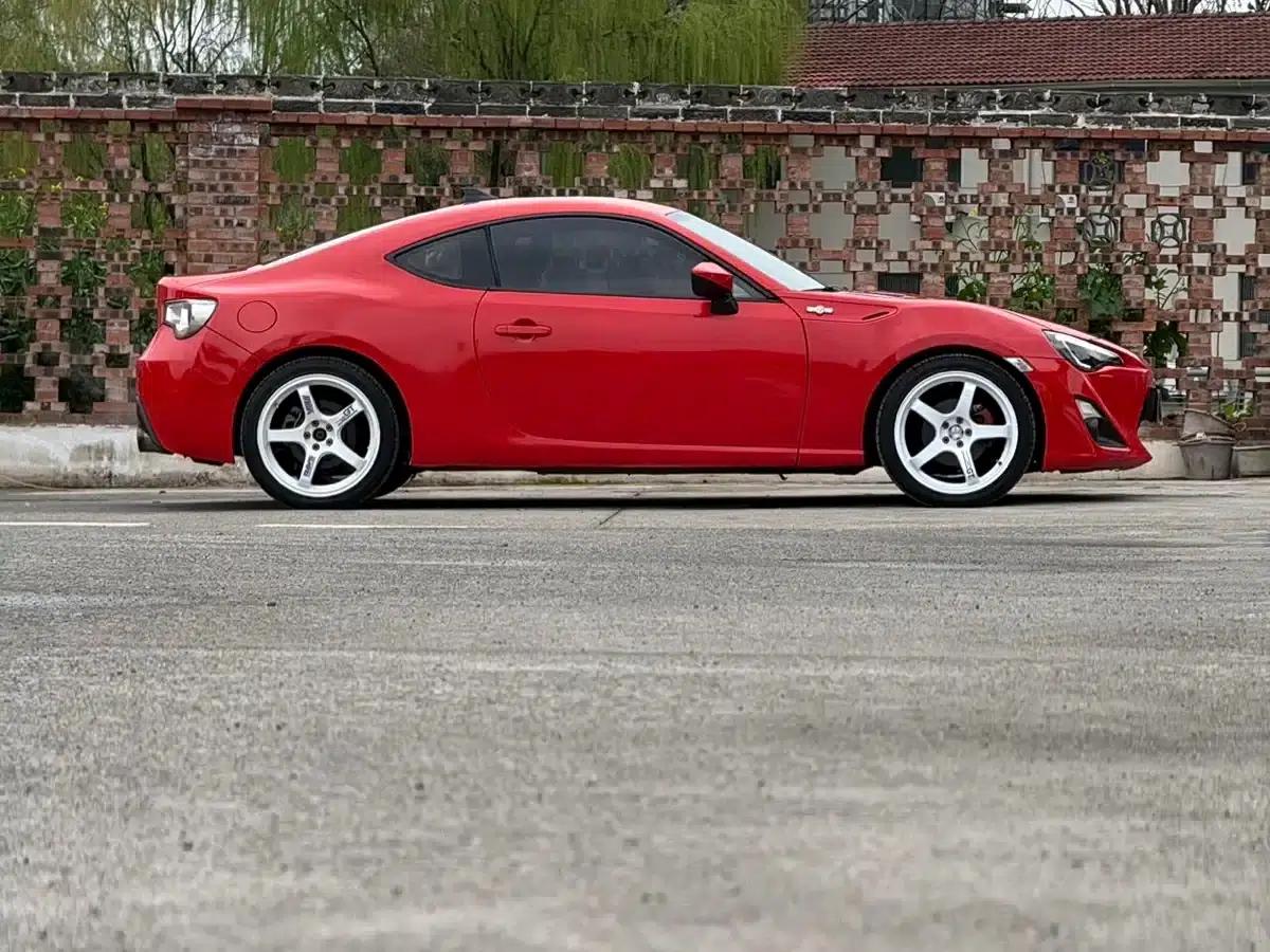 Toyota 86 2013 2.0L Automatic Luxury — миниатюра 3