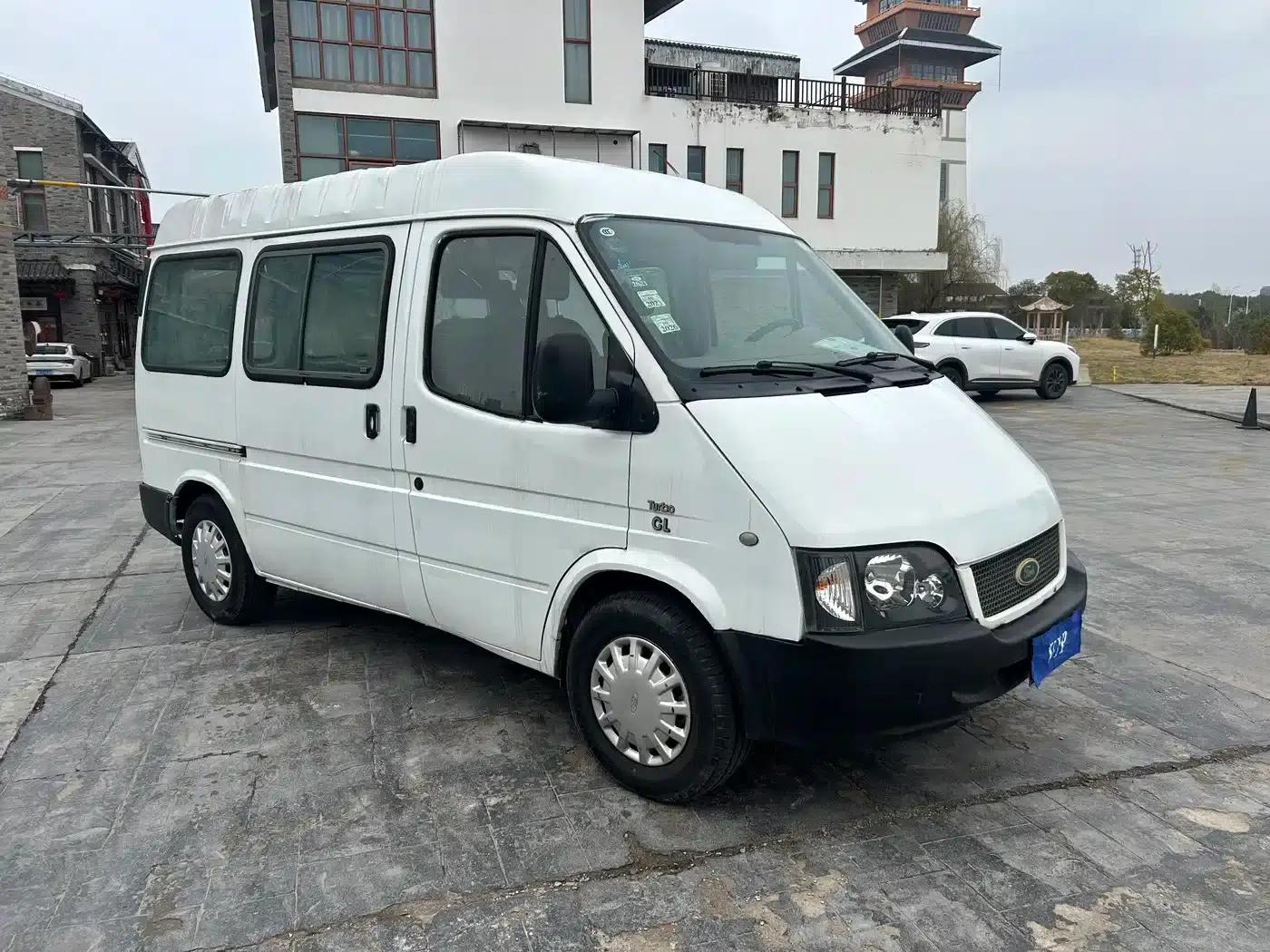 Classic Ford Transit 2015 2.8T Diesel Multi-Purpose Vehicle, Short Wheelbase, 6 Seats, Mid-Roof JX493ZLQ4 — миниатюра 3