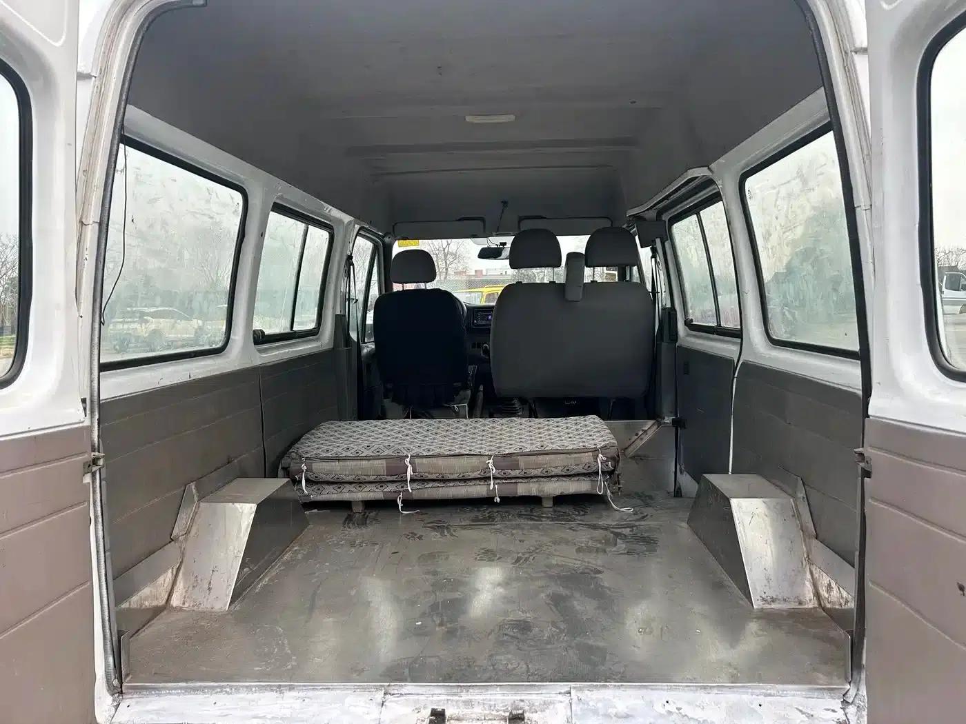 Classic Ford Transit 2015 2.8T Diesel Multi-Purpose Vehicle, Short Wheelbase, 6 Seats, Mid-Roof JX493ZLQ4 — миниатюра 6