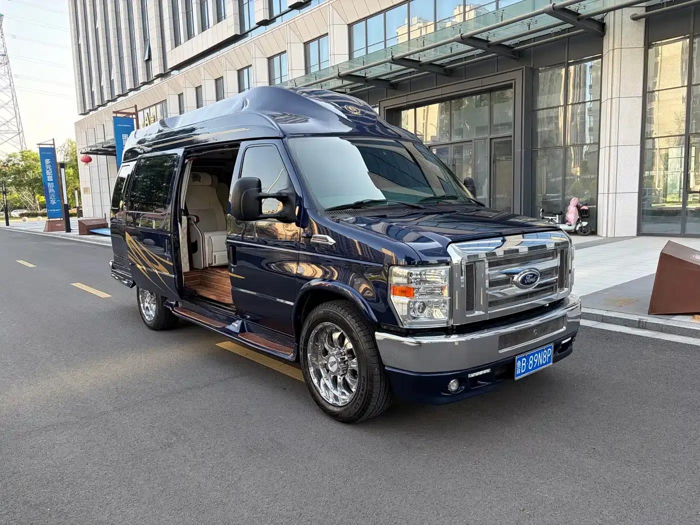 2015 Ford E350 5.4L Automatic — миниатюра 1