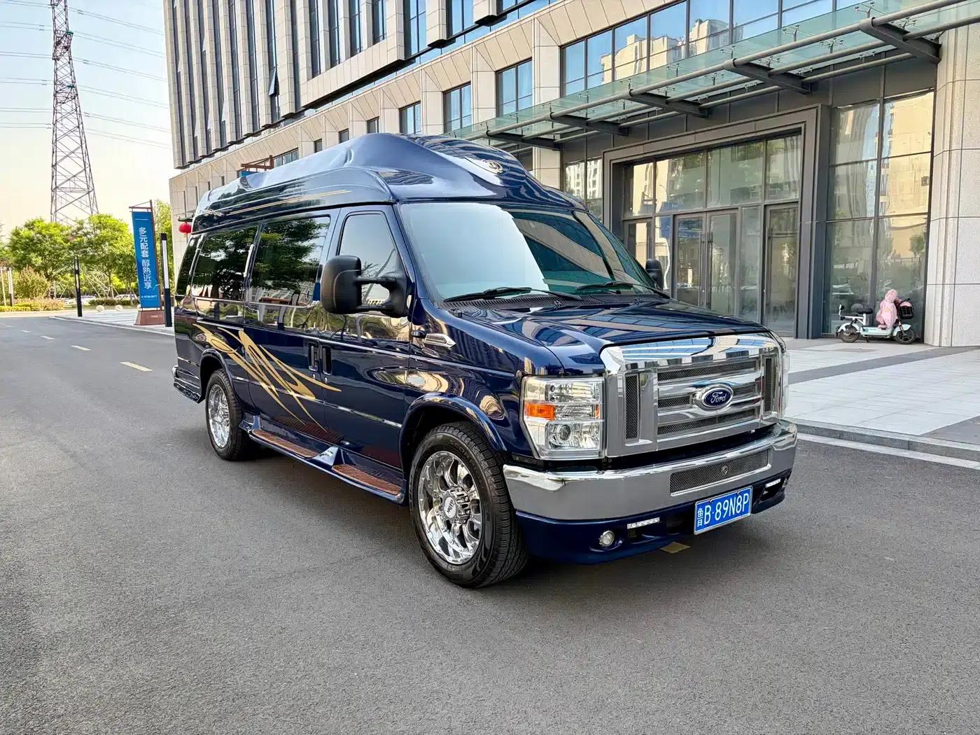 2015 Ford E350 5.4L Automatic — миниатюра 2