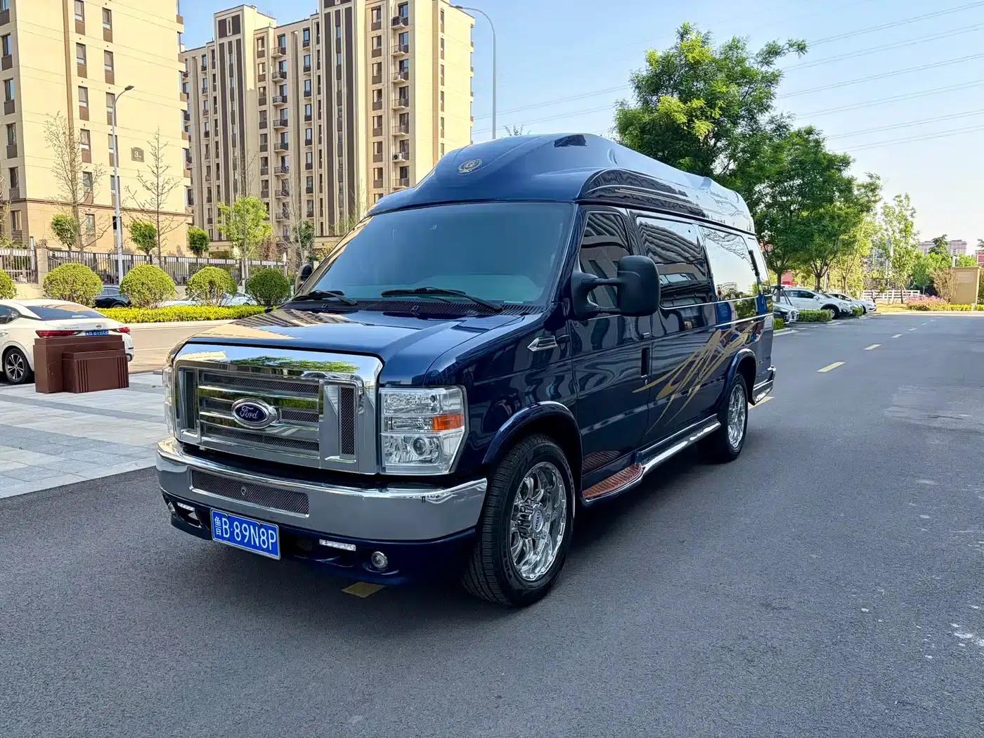 2015 Ford E350 5.4L Automatic — миниатюра 4