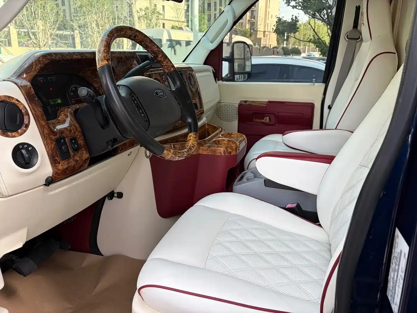 2015 Ford E350 5.4L Automatic — миниатюра 8