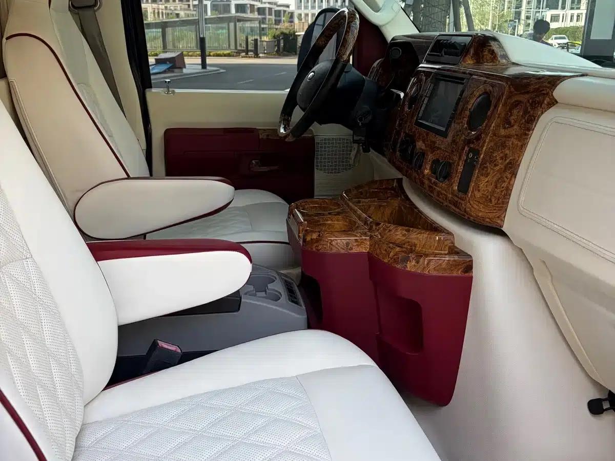 2015 Ford E350 5.4L Automatic — миниатюра 9