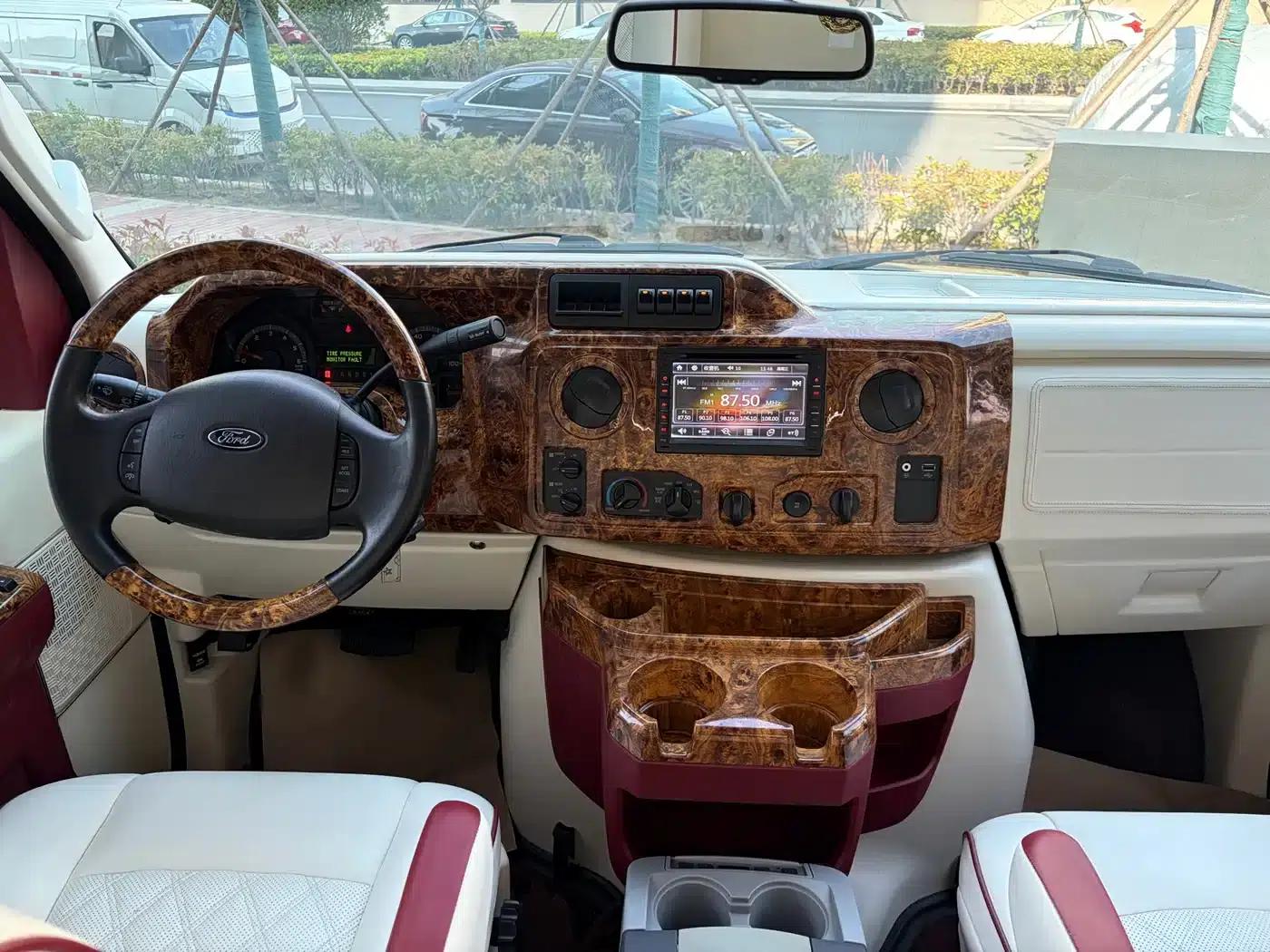 2015 Ford E350 5.4L Automatic — миниатюра 10