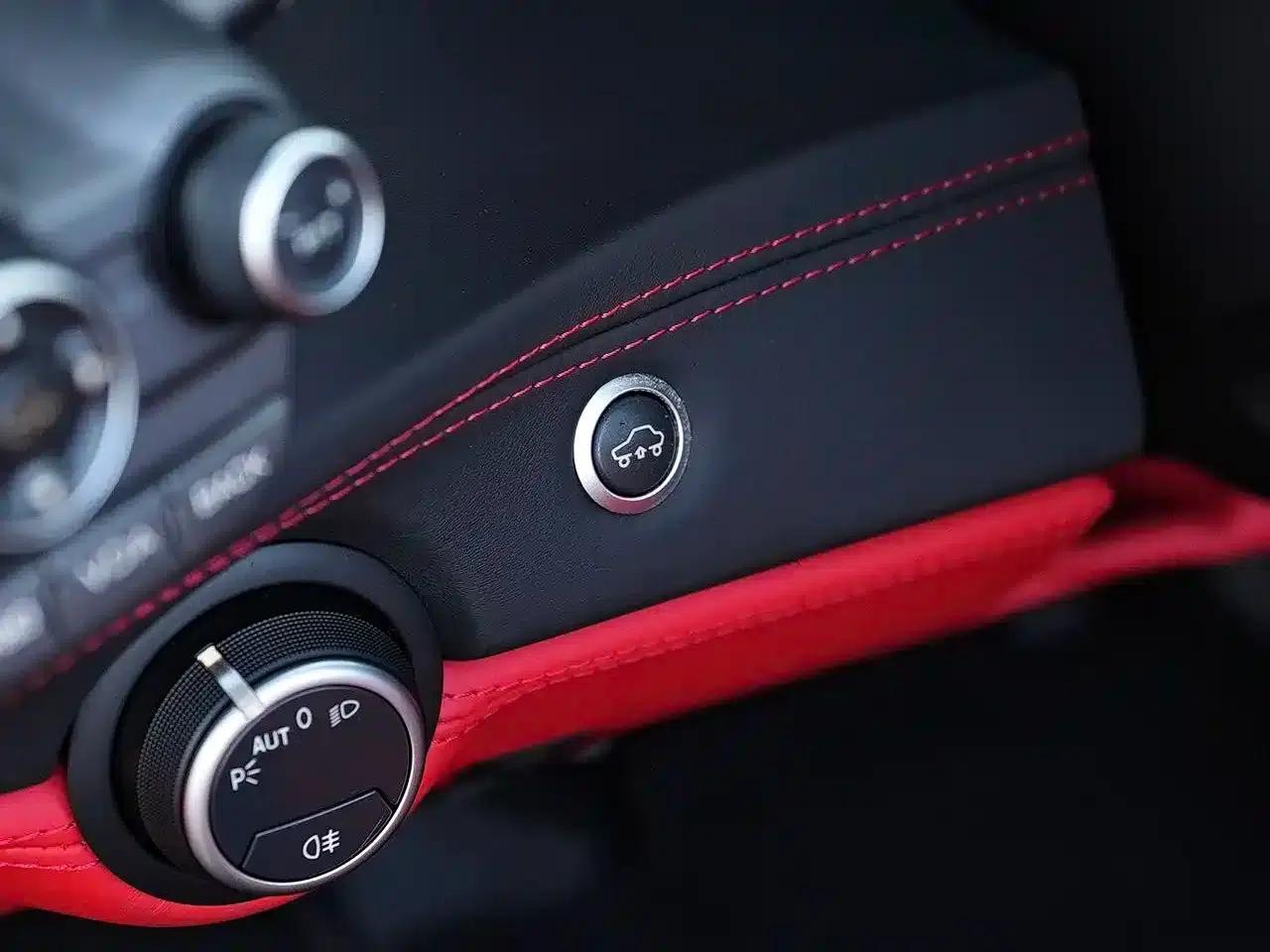 2015 Ferrari 488 Spider — миниатюра 13