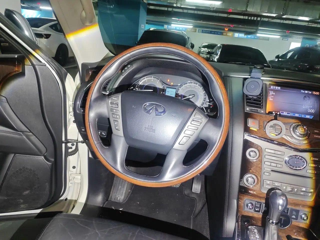 Infiniti QX80 2013 5.6L 4WD — миниатюра 11