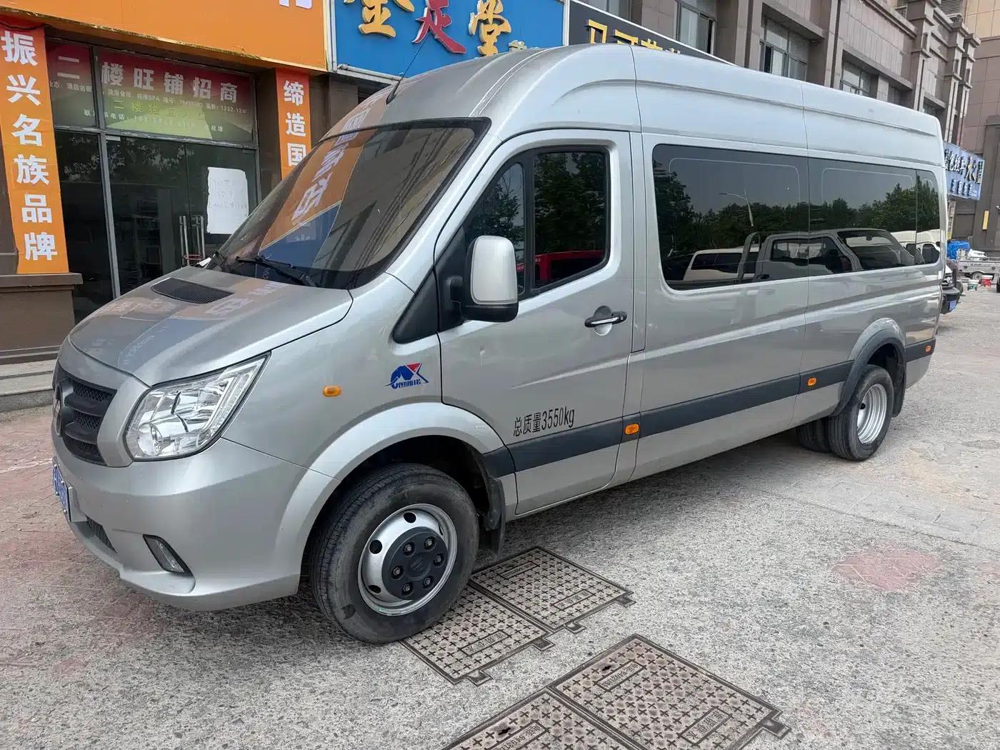 2023 Tuano, Cummins 2.8T manual transmission, multi-functional, long wheelbase, mid-roof, dual rear tires, 7/9 seats. — миниатюра 1