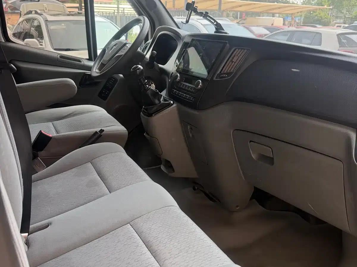 2023 Tuano, Cummins 2.8T manual transmission, multi-functional, long wheelbase, mid-roof, dual rear tires, 7/9 seats. — миниатюра 4