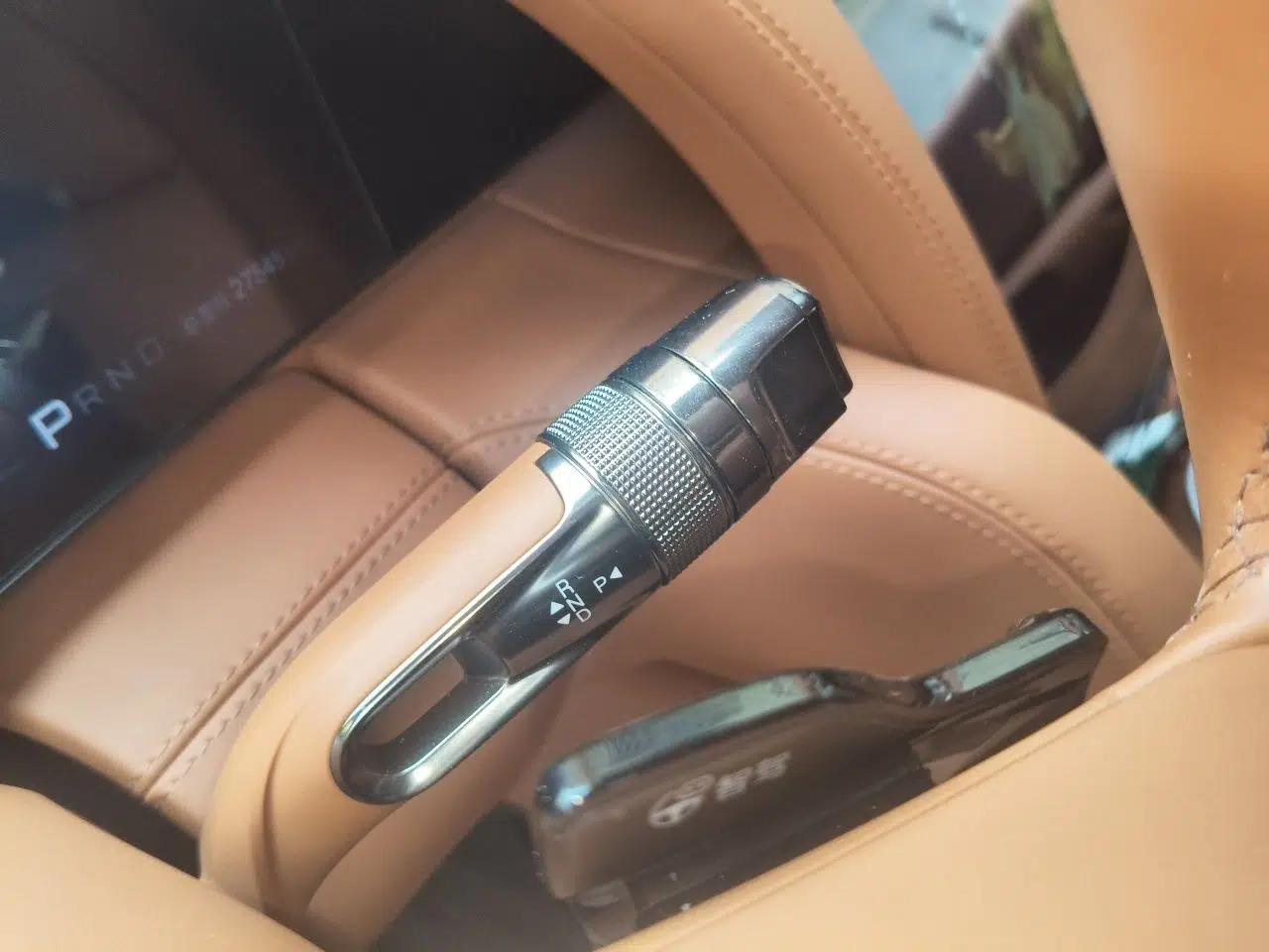 Yangwang U8 2023 Luxury Edition — миниатюра 15