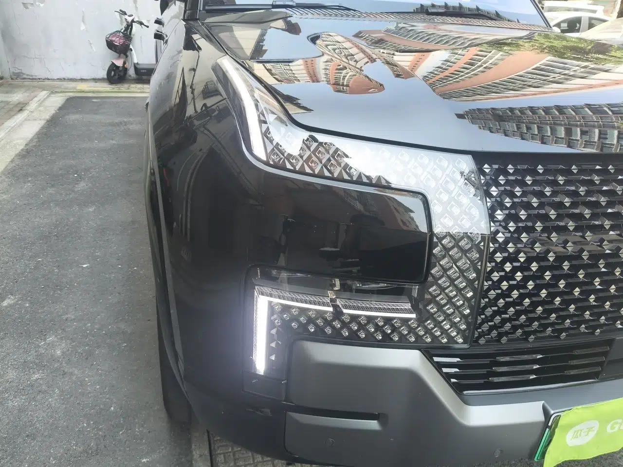 Yangwang U8 2023 Luxury Edition — миниатюра 7