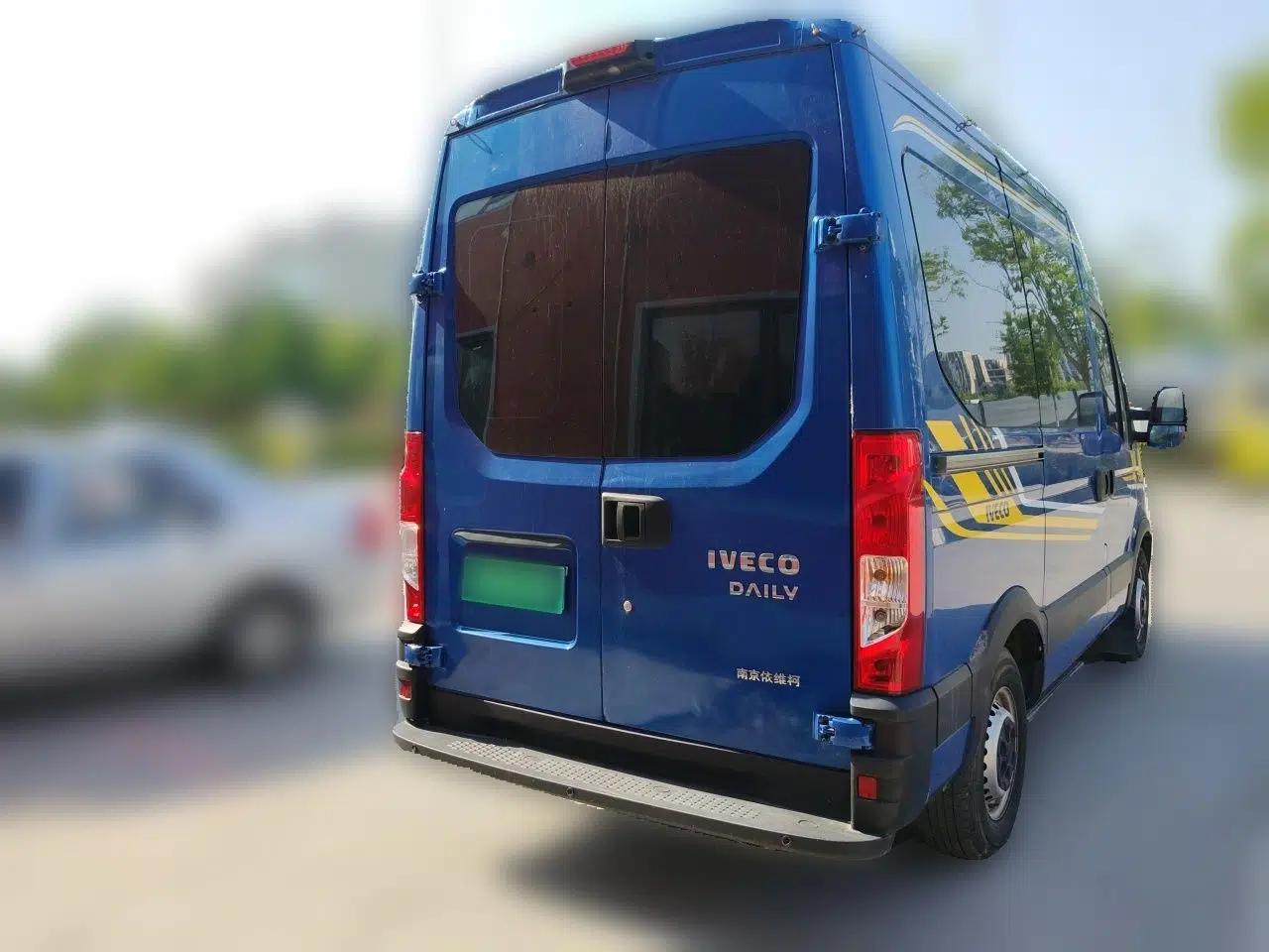 Iveco Eurocargo 2021 3.0T Automatic Chaorui Short Wheelbase High-Roof Side-Sliding Door F1C — миниатюра 5