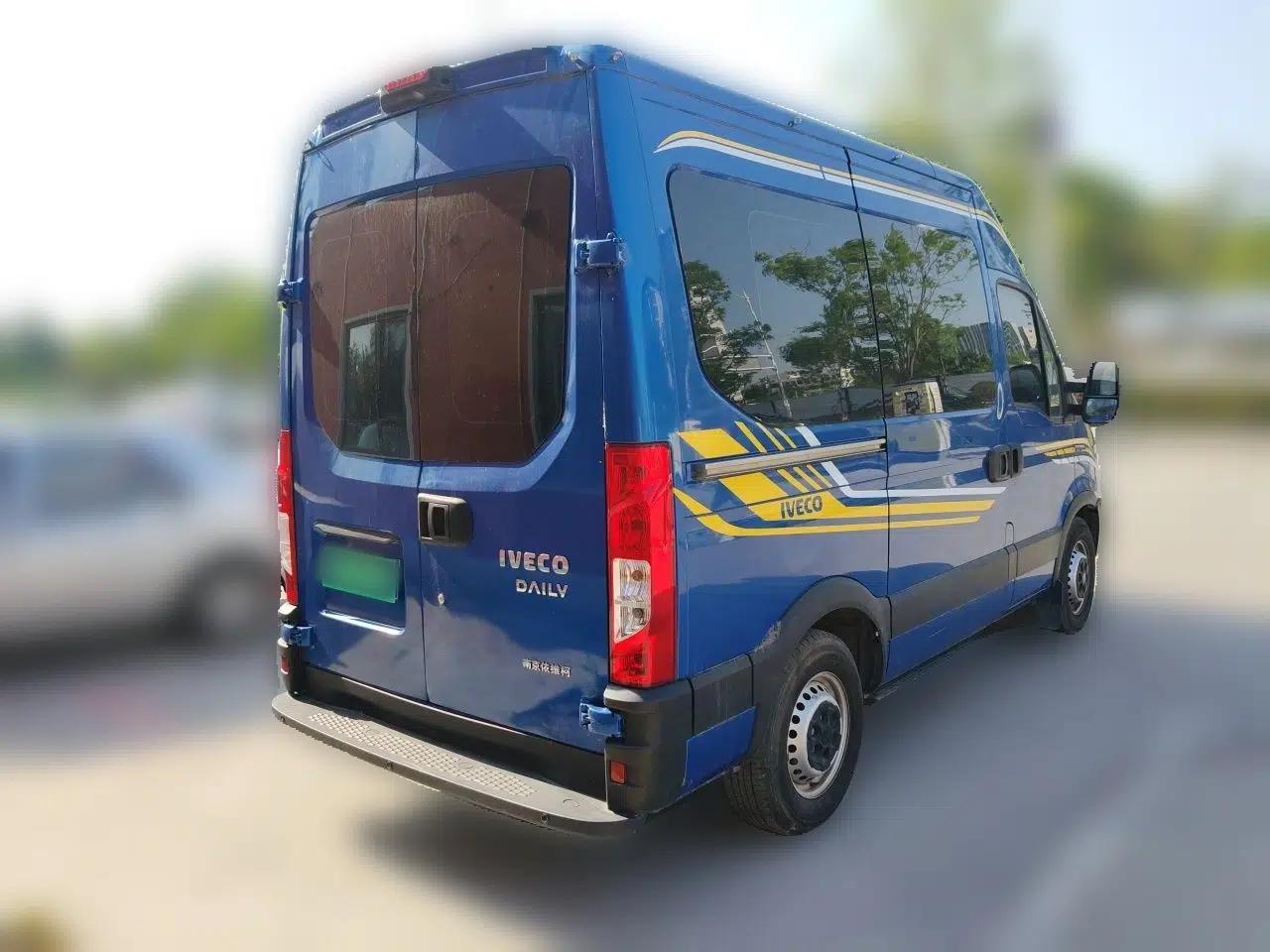 Iveco Eurocargo 2021 3.0T Automatic Chaorui Short Wheelbase High-Roof Side-Sliding Door F1C — миниатюра 6