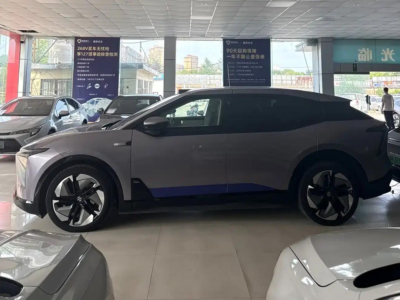 HiPhi Y 2023 560km Elite Edition — миниатюра 3