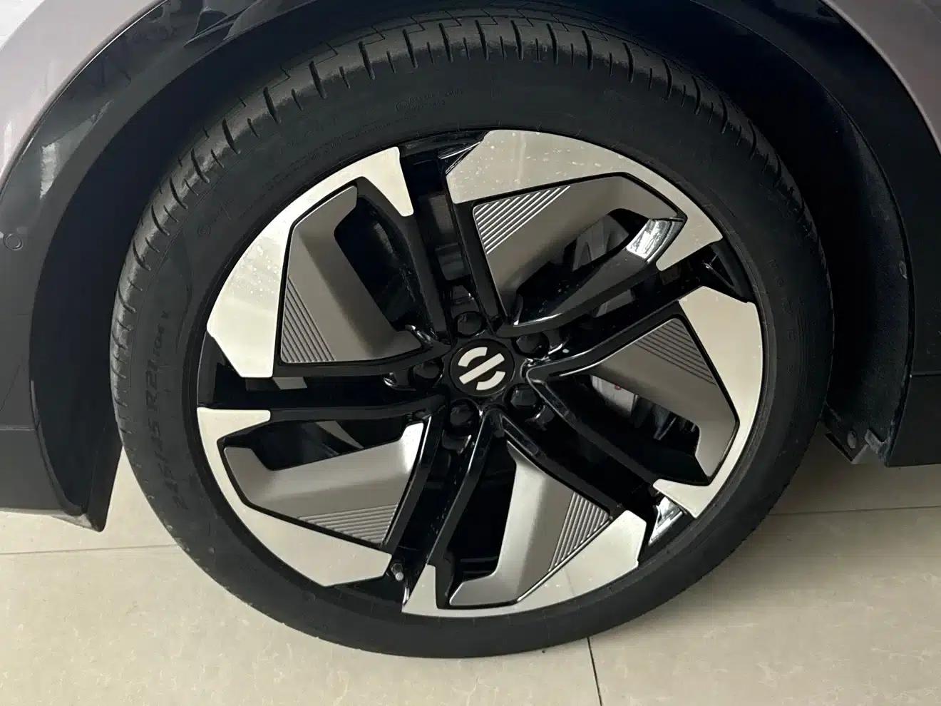 HiPhi Y 2023 560km Elite Edition — миниатюра 7