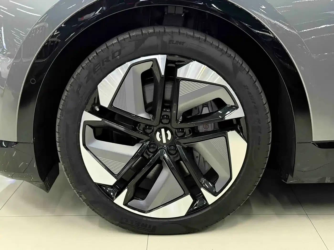 HiPhi Y 2023 560km Elite Edition — миниатюра 9