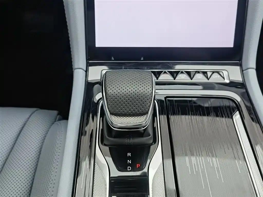 Hongqi H5 PHEV 2025 Model 170 Super Hybrid — миниатюра 13