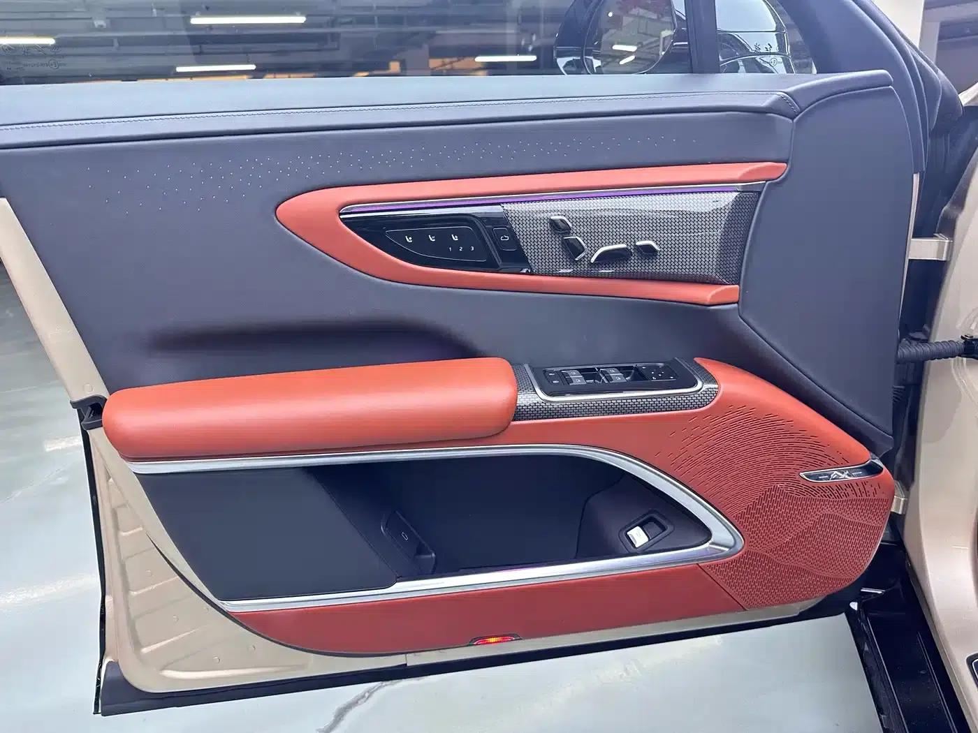 Hongqi Golden Sunflower Elegant 2024 Model 4.0T V8 — миниатюра 3