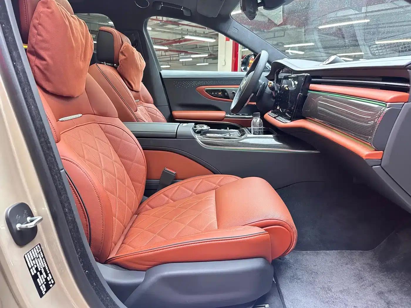 Hongqi Golden Sunflower Elegant 2024 Model 4.0T V8 — миниатюра 7