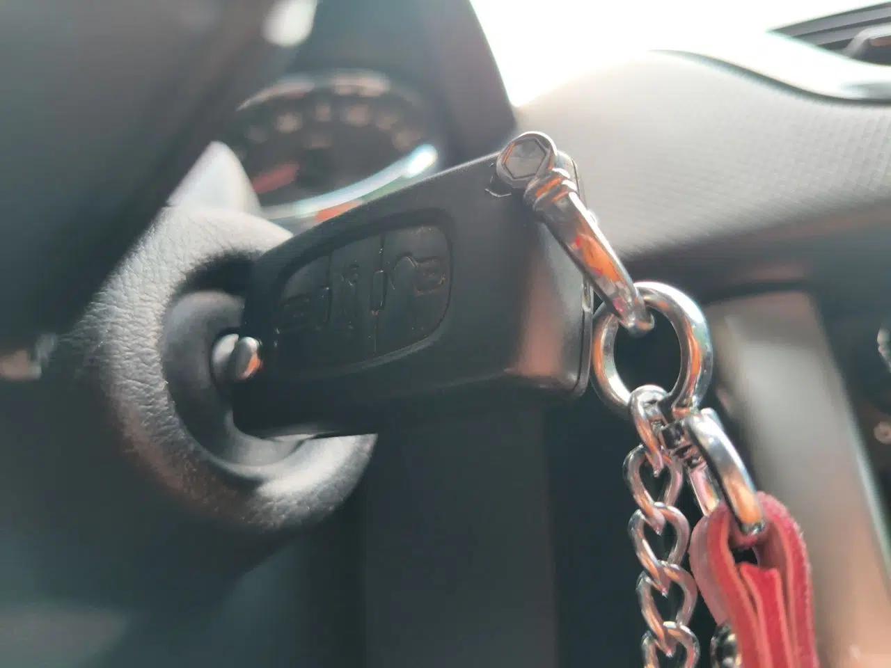 Peugeot 207 2013 1.6L CC Automatic Fashion Edition — миниатюра 9