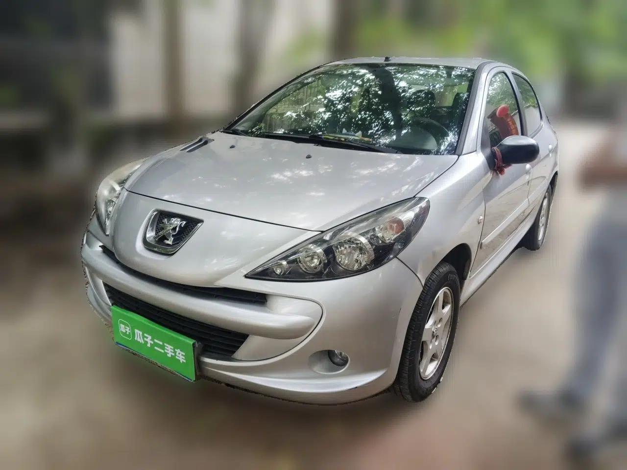 Peugeot 207 2011 Hatchback 1.4L Manual Yule Edition — миниатюра 1