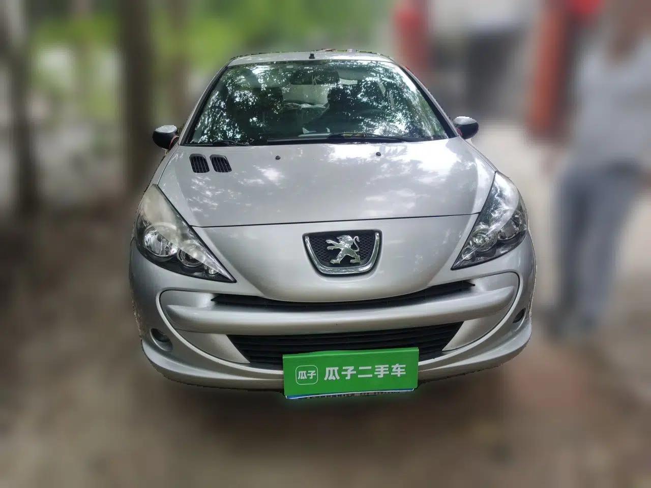 Peugeot 207 2011 Hatchback 1.4L Manual Yule Edition — миниатюра 2